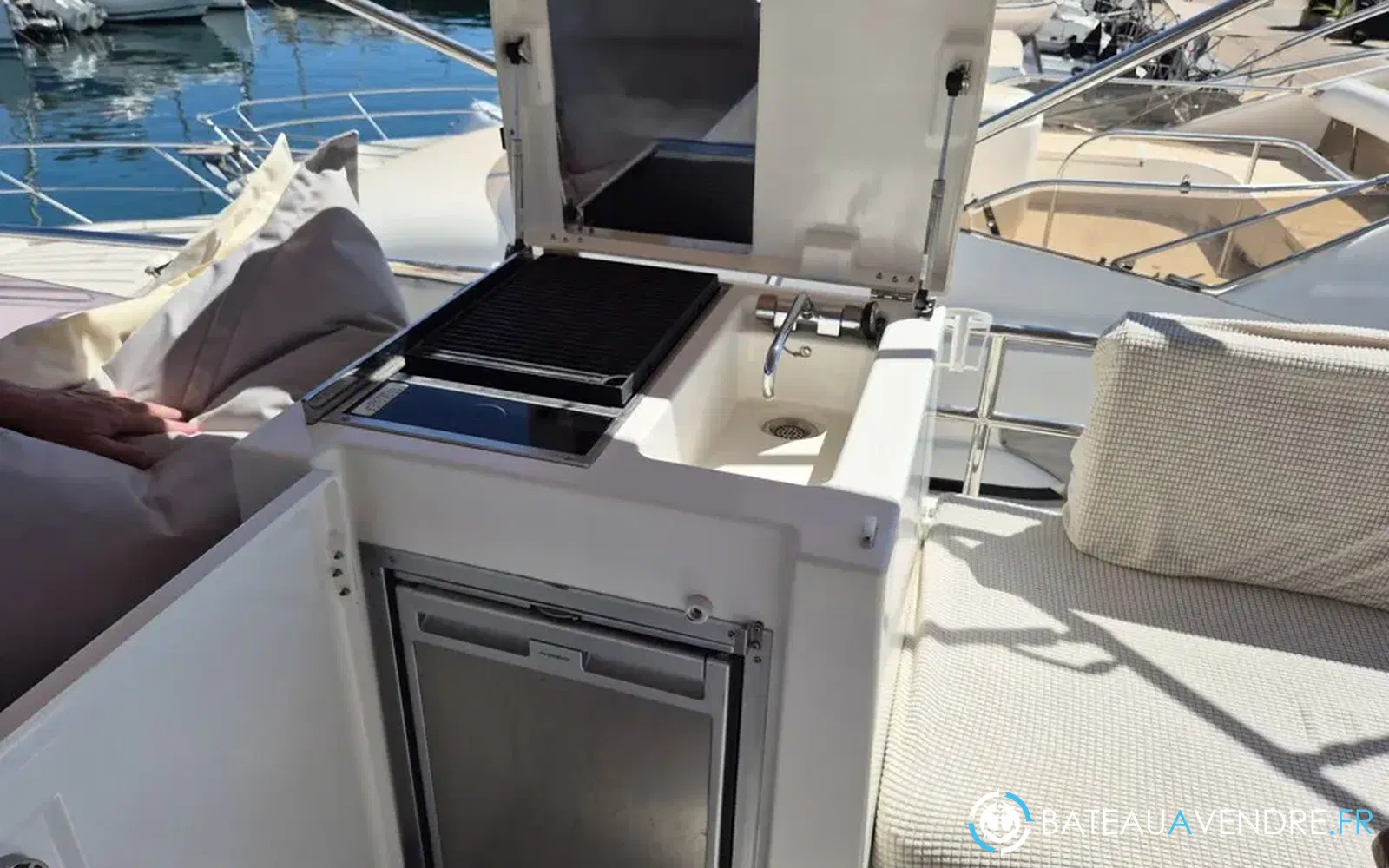 slider 4 Prestige Yachts 420 Fly