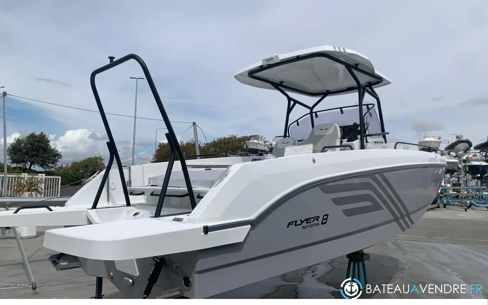 slider 1 Beneteau Flyer 8 SPACEdeck V2