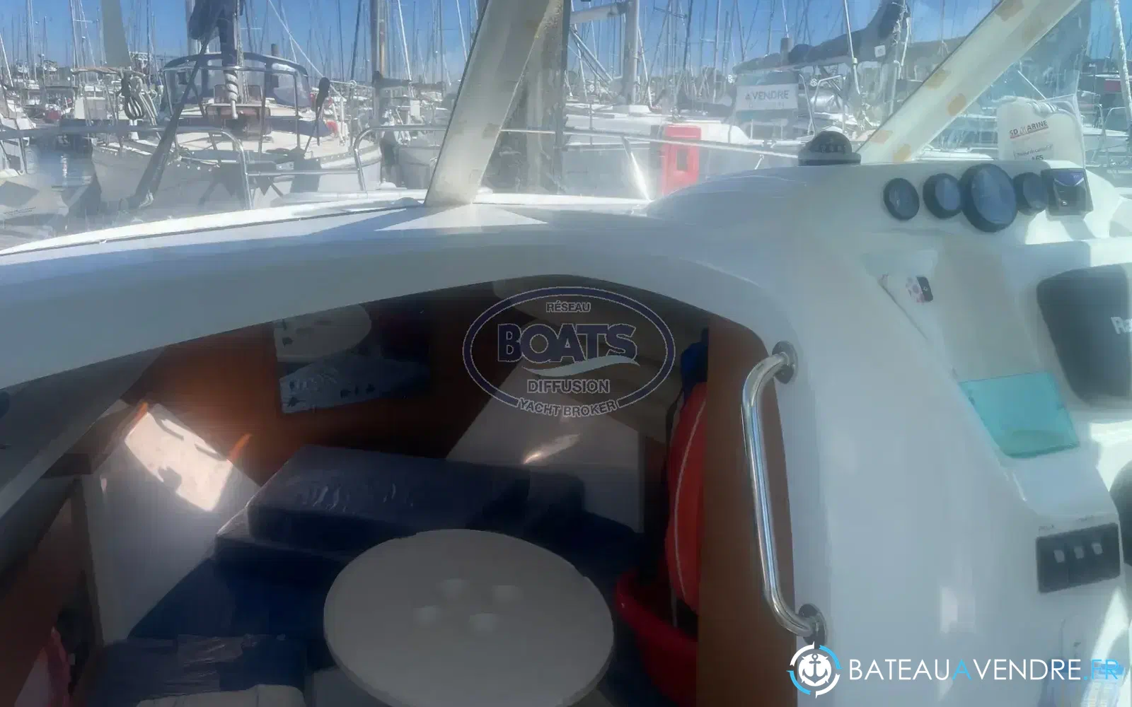 slider 10 Beneteau Antares 6
