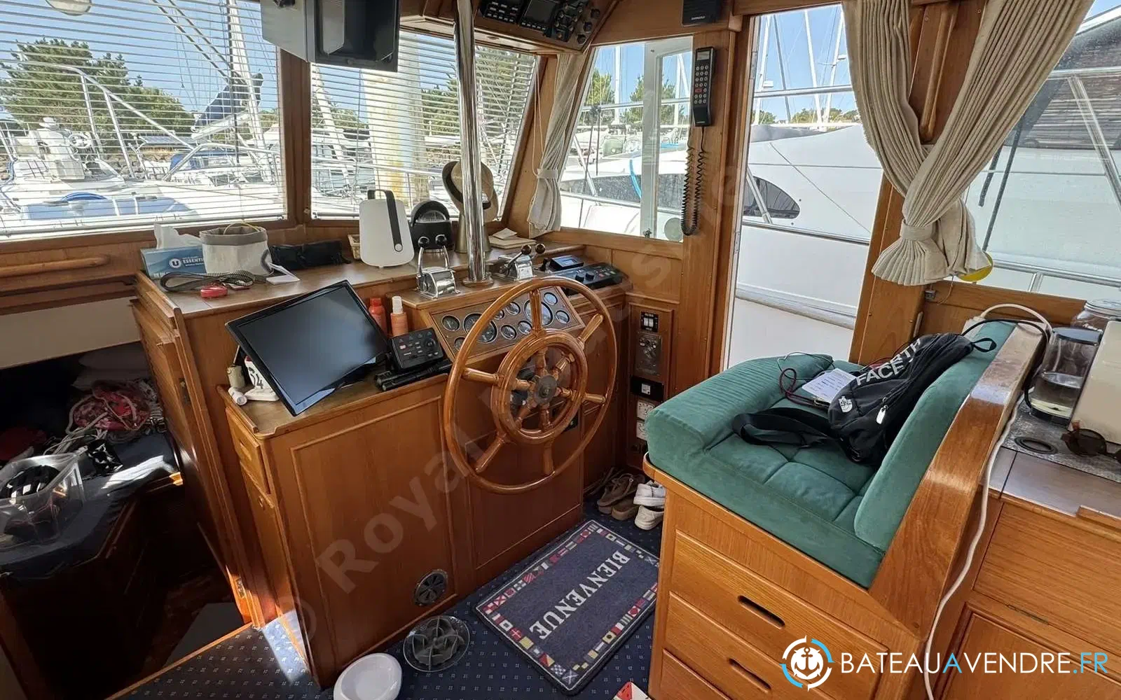 slider 14 American Marine Grand Banks 42