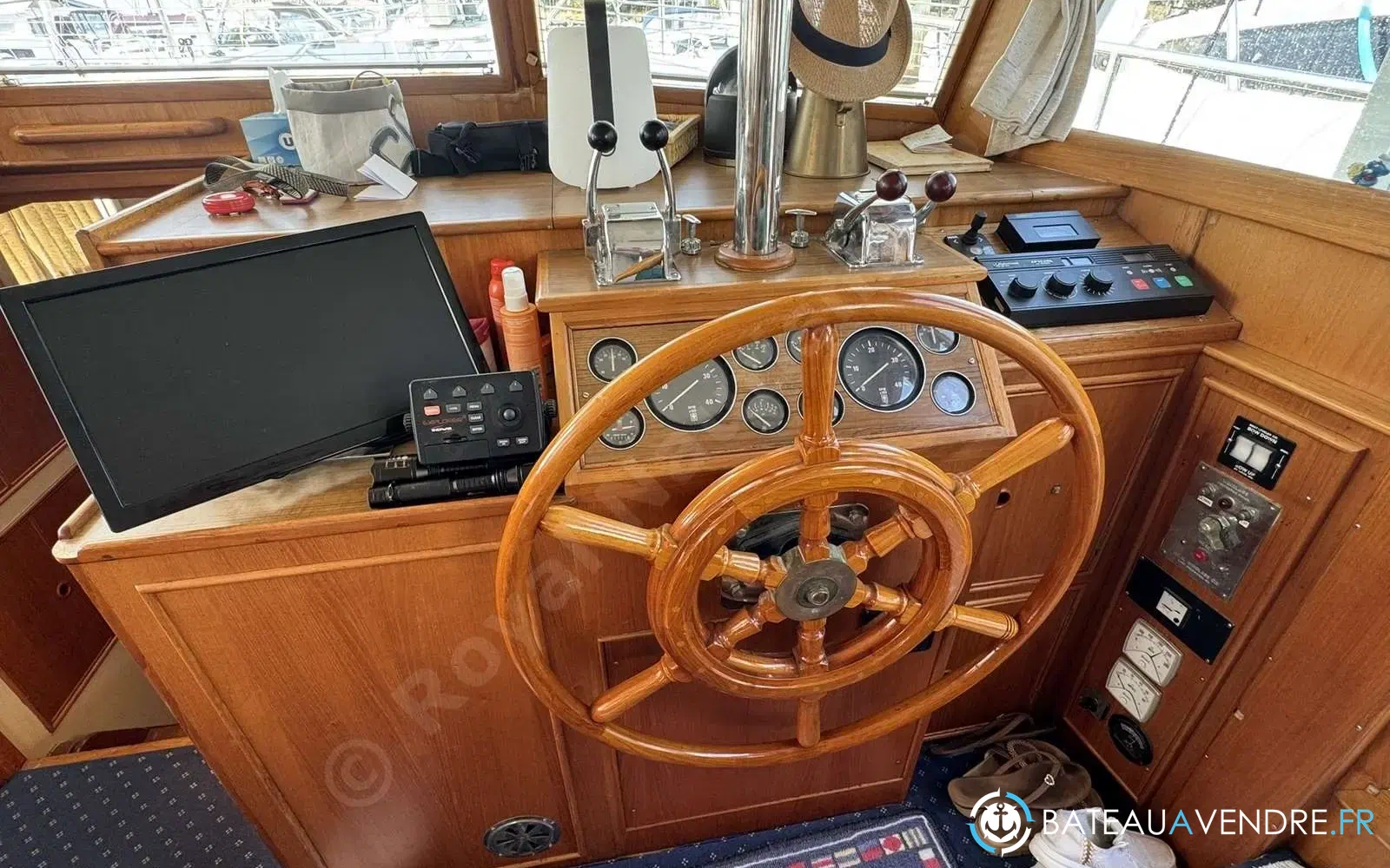 slider 15 American Marine Grand Banks 42
