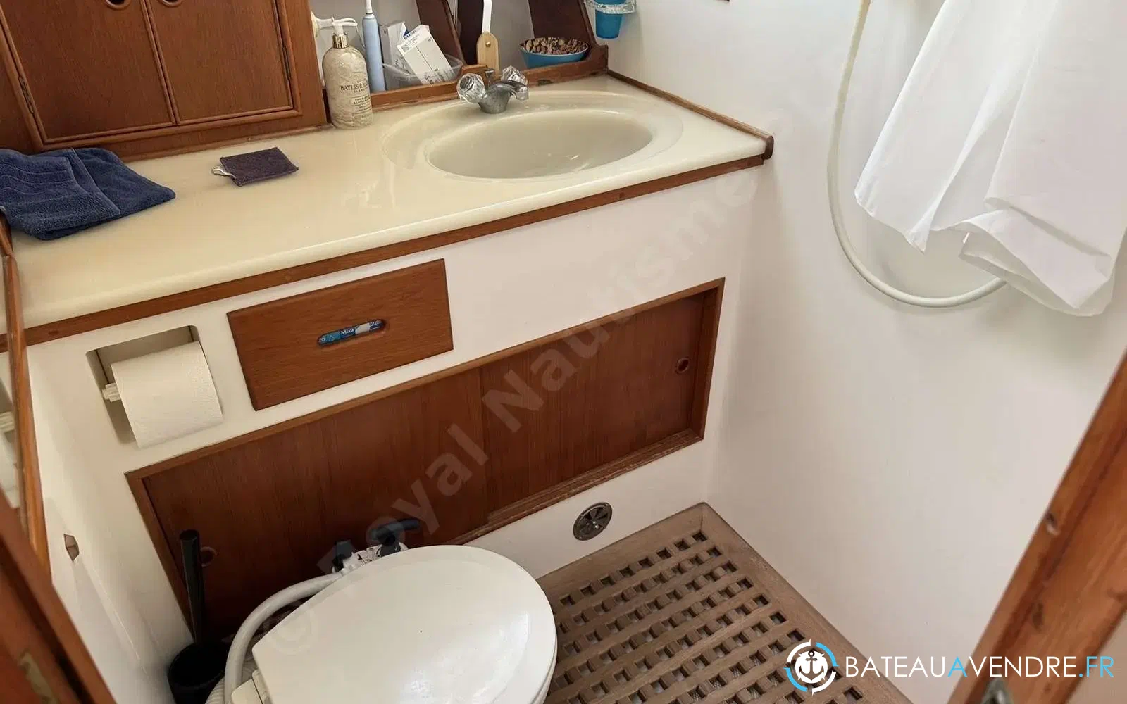 slider 17 American Marine Grand Banks 42