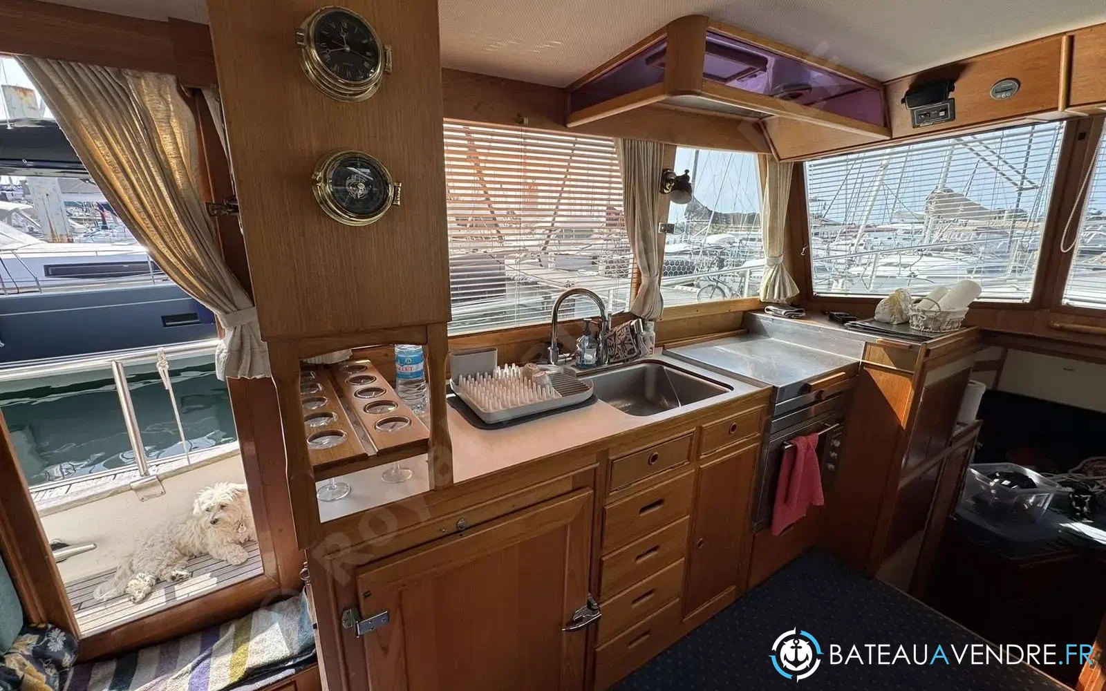 slider 18 American Marine Grand Banks 42