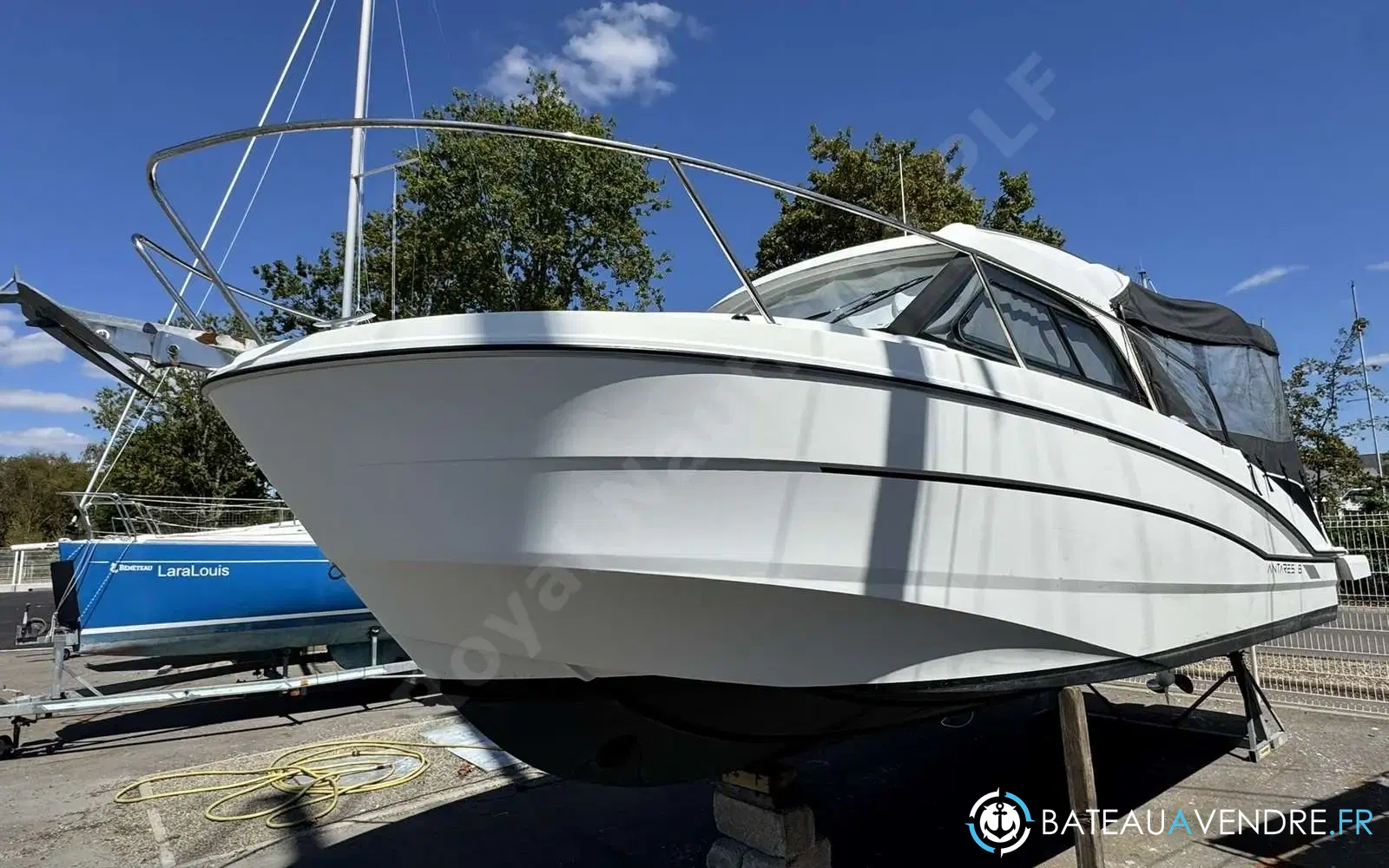 slider 0 Beneteau Antares 8 OB