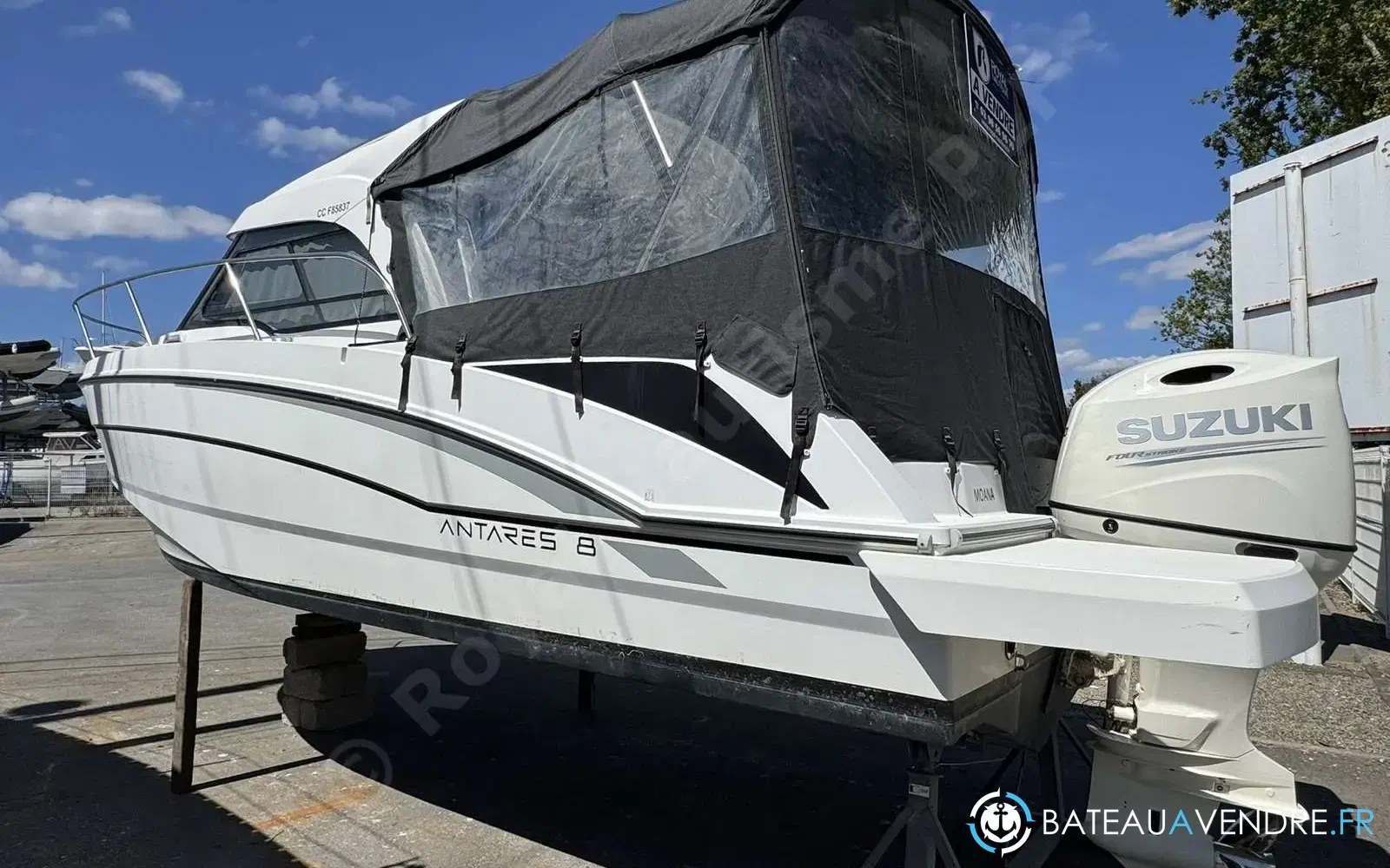slider 2 Beneteau Antares 8 OB