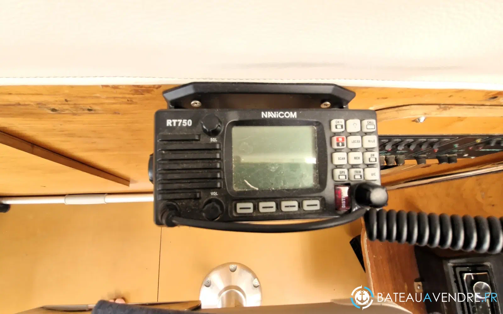 slider 12 Beneteau Antares 800
