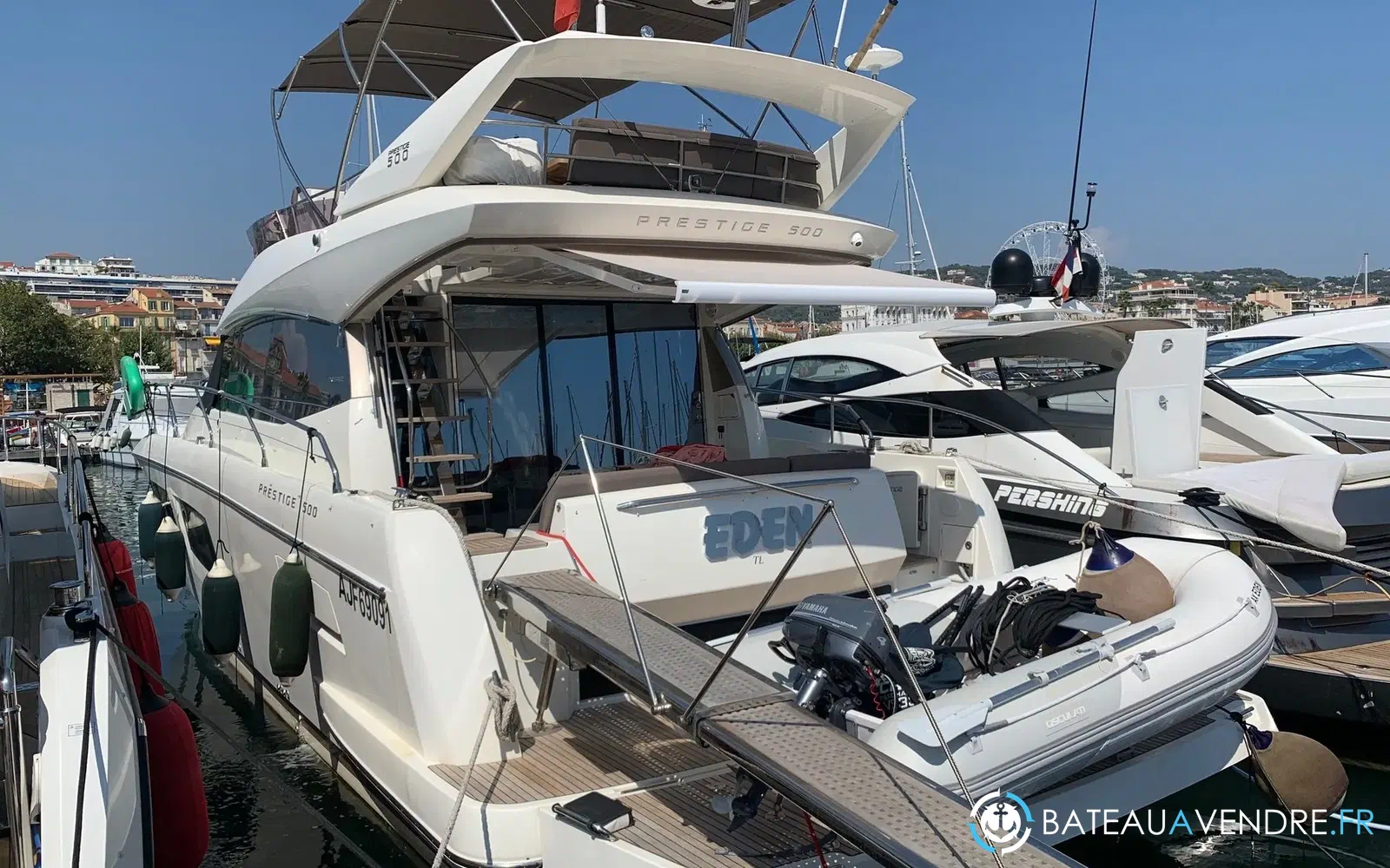 slider 0 Prestige Yachts 500 Fly