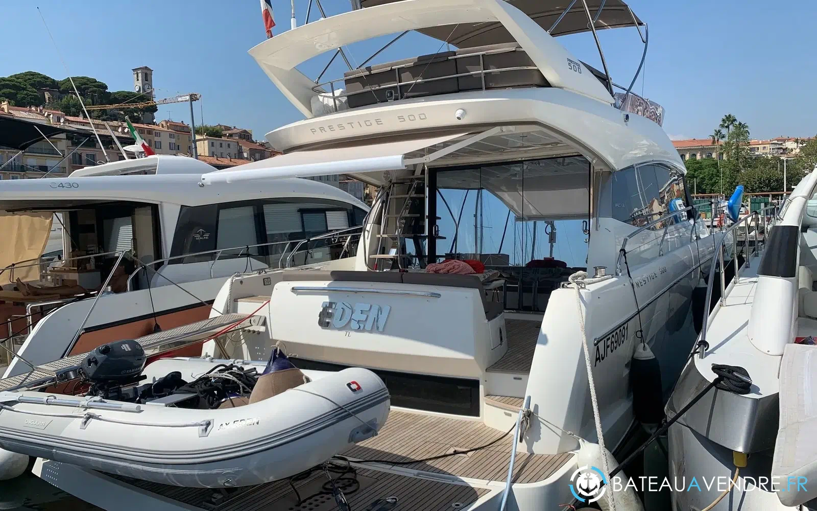 slider 1 Prestige Yachts 500 Fly