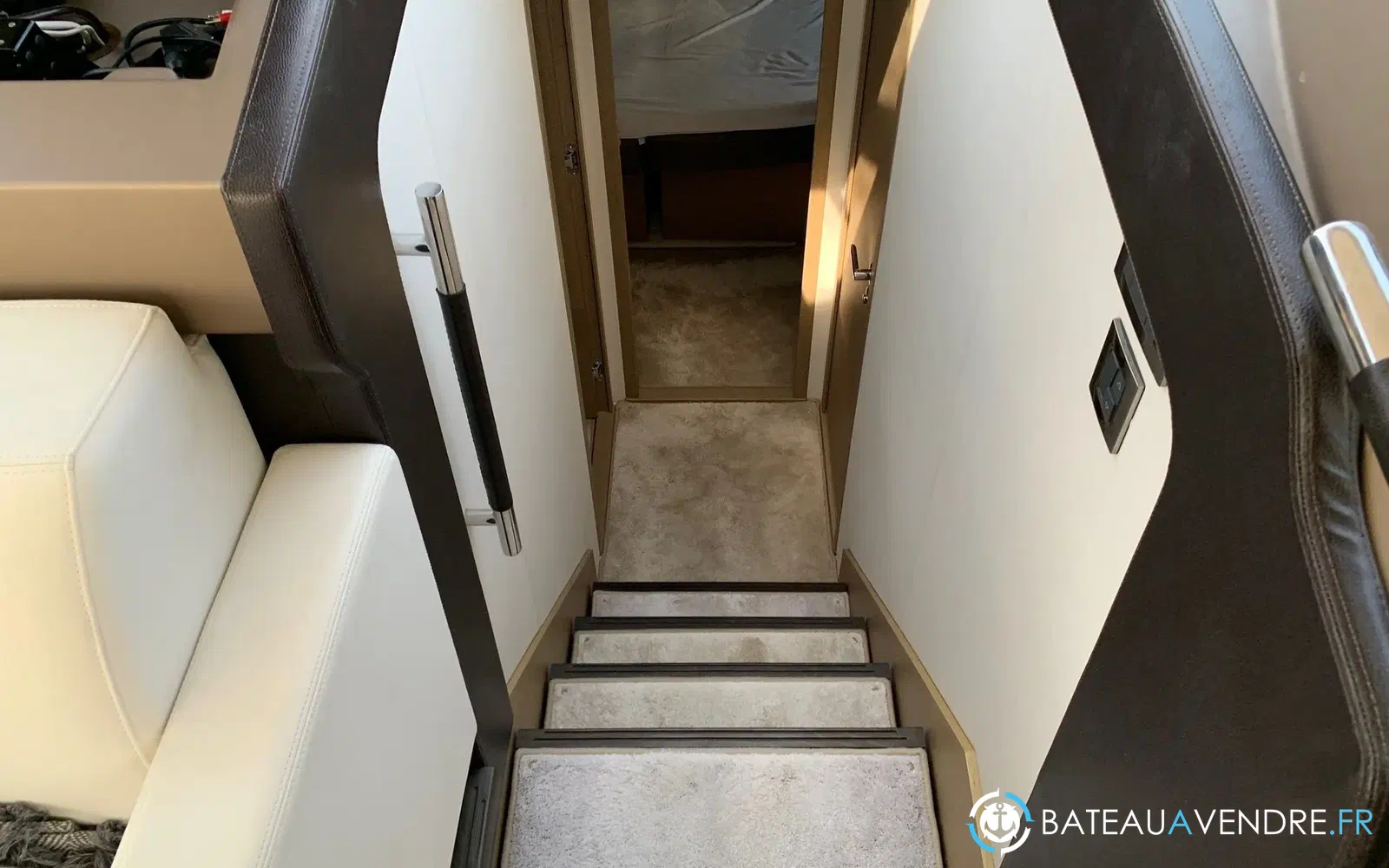 slider 6 Prestige Yachts 500 Fly