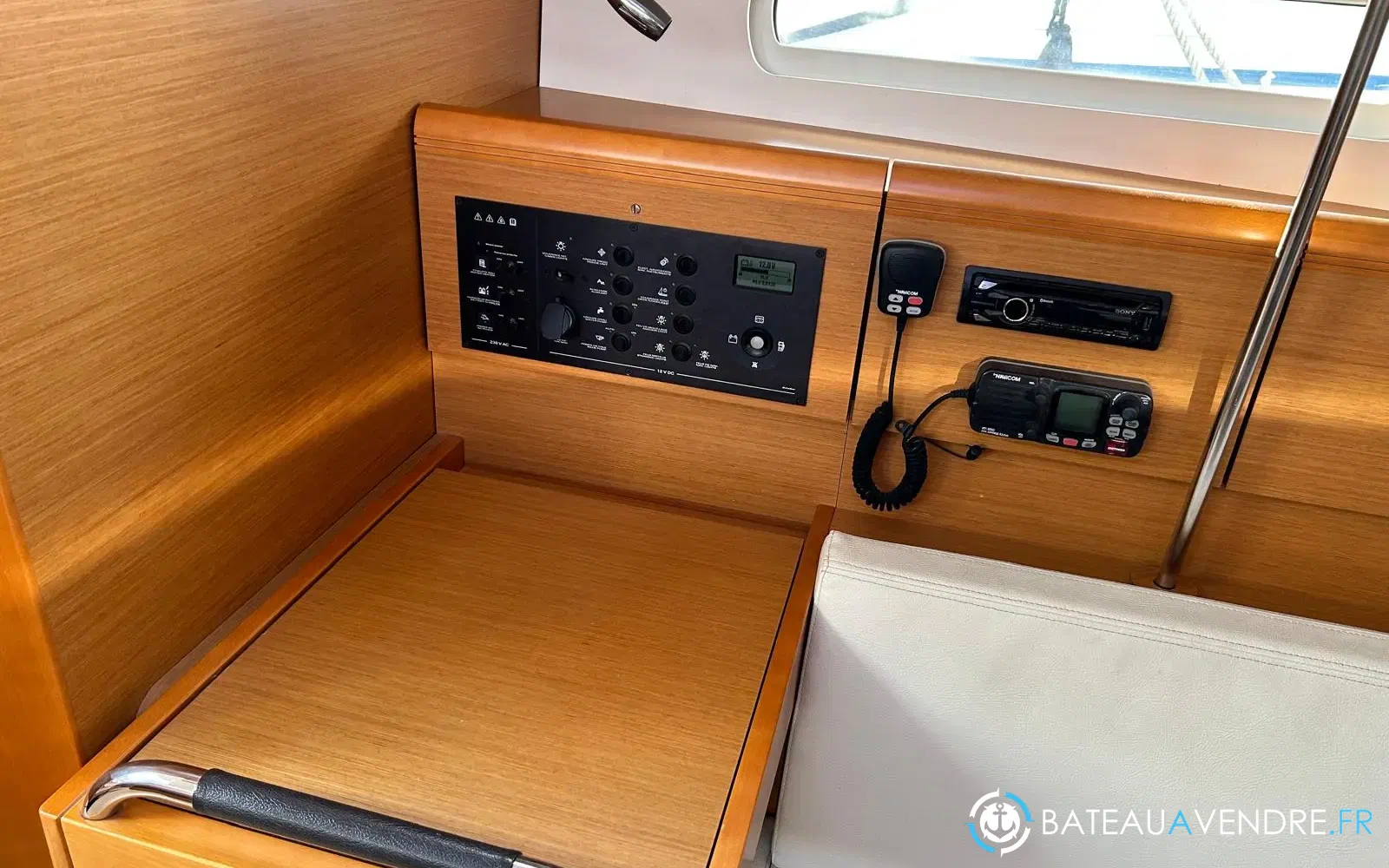 slider 8 Jeanneau Sun Odyssey 379