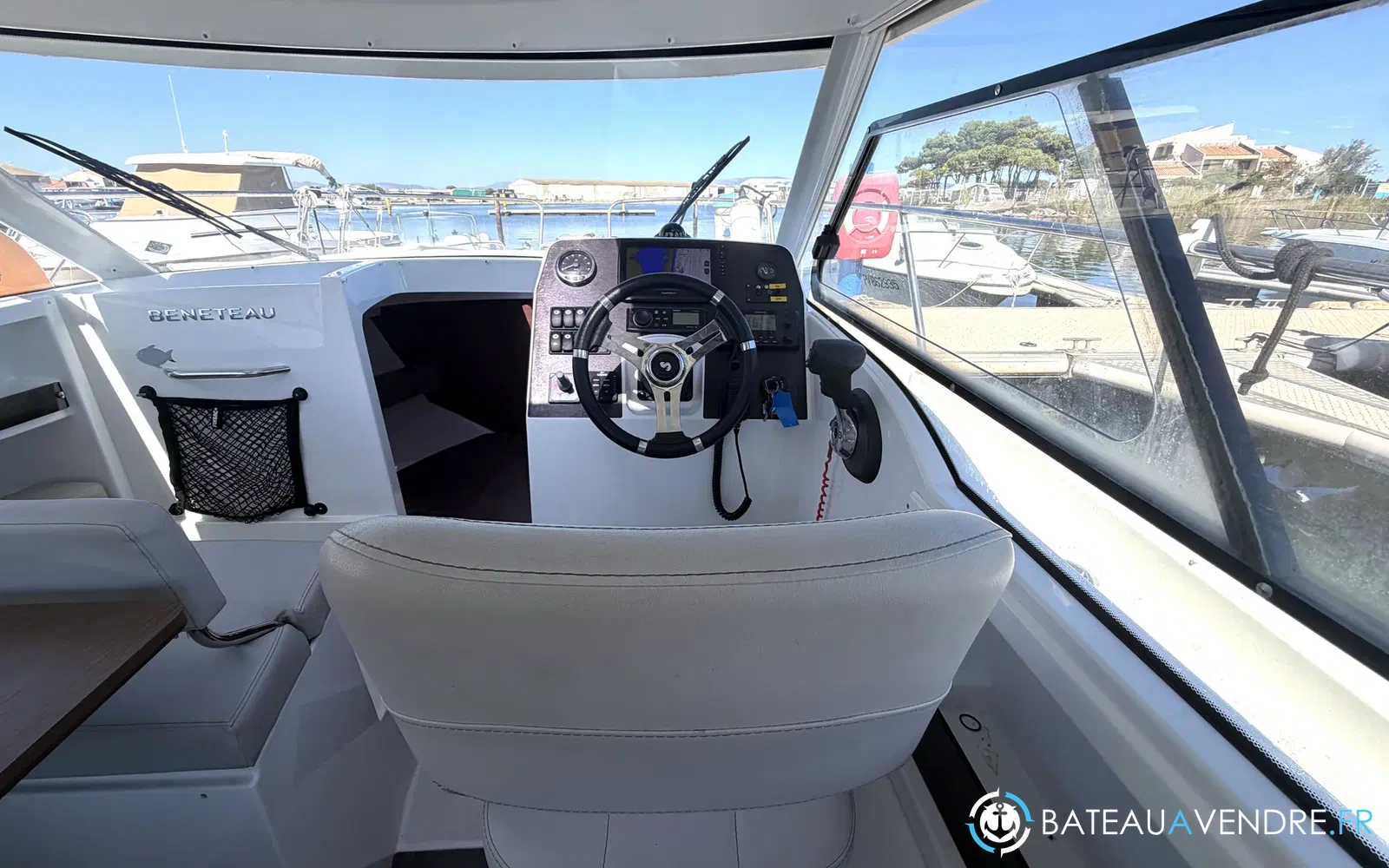 slider 9 Beneteau Antares 8 OB