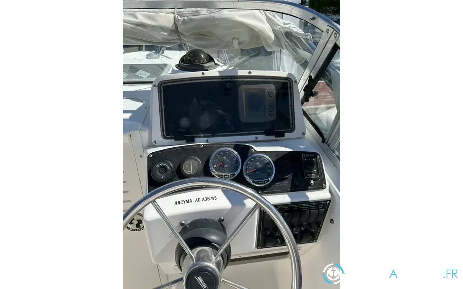 slider 10 Boston Whaler 21 Conquest