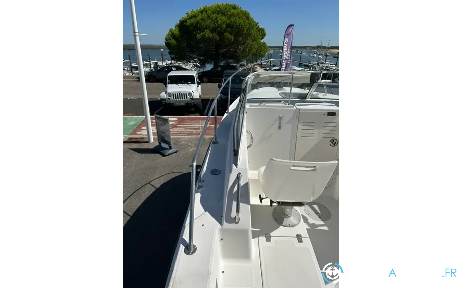 slider 11 Boston Whaler 21 Conquest