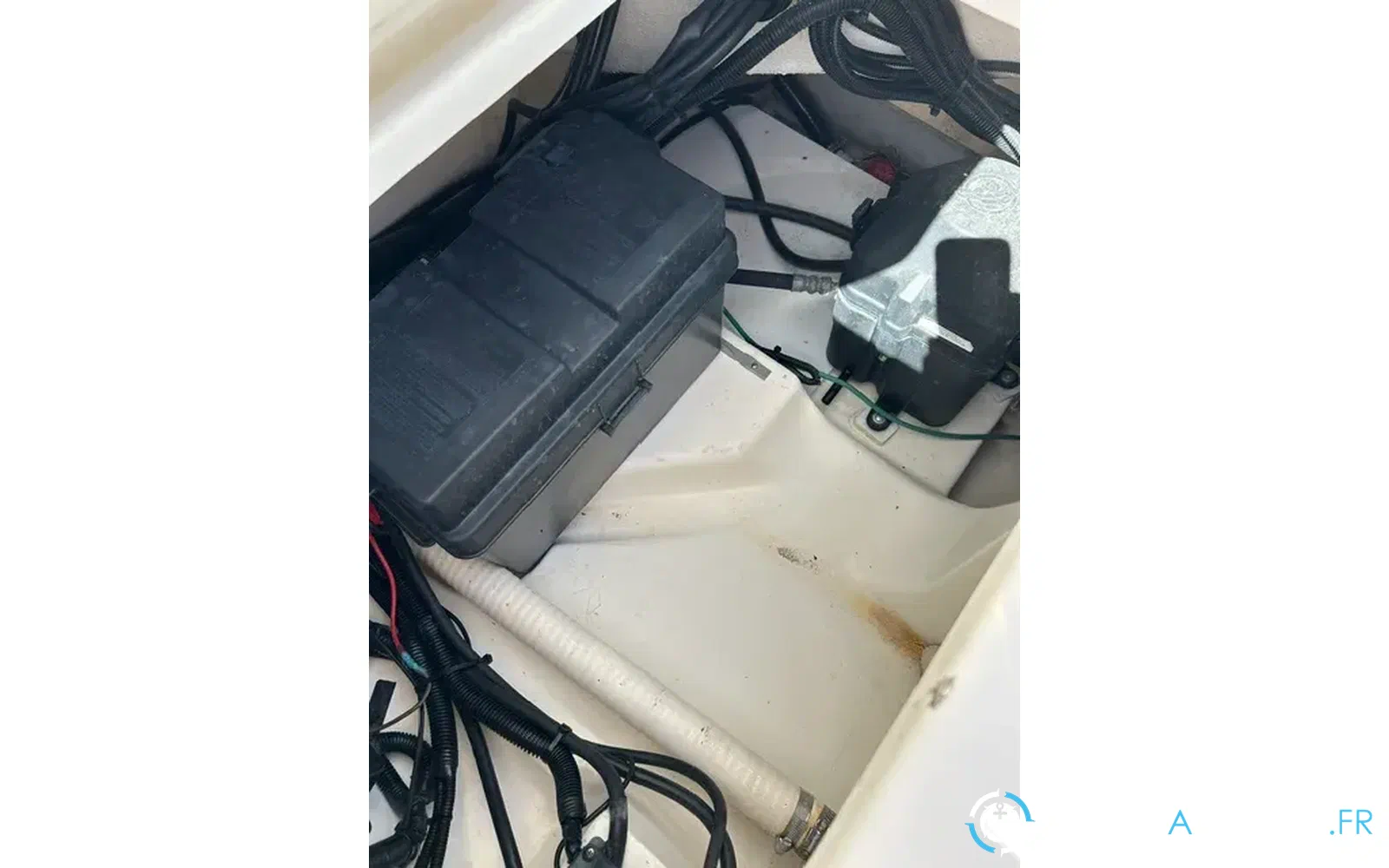 slider 1 Boston Whaler 21 Conquest