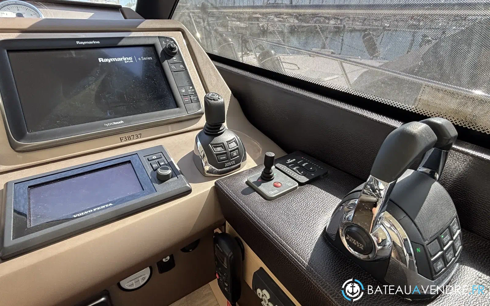 slider 33 Prestige Yachts 500 Fly