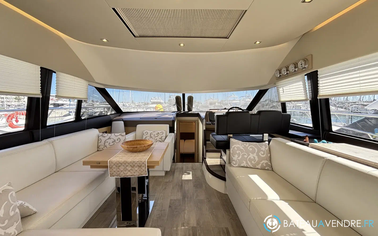 slider 3 Prestige Yachts 500 Fly