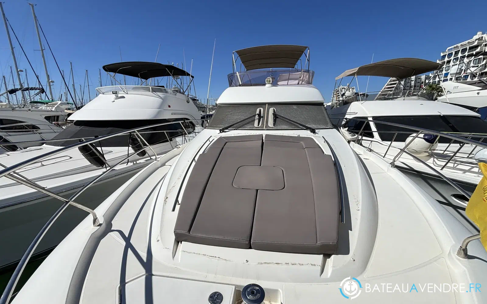 slider 8 Prestige Yachts 500 Fly