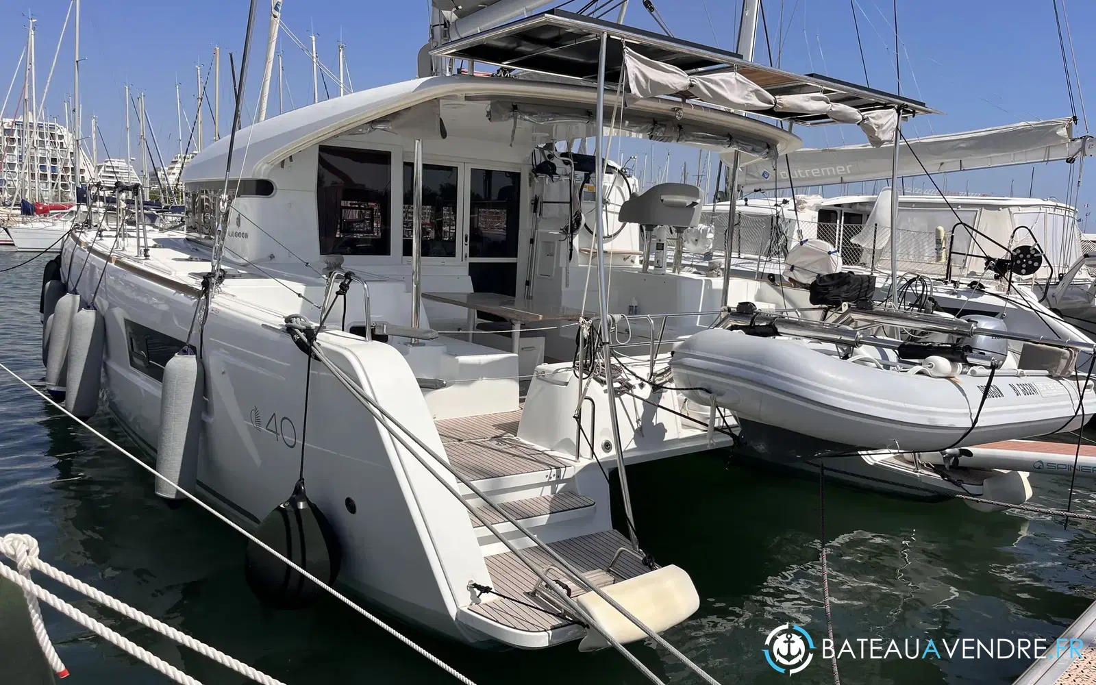 slider 1 Lagoon 40