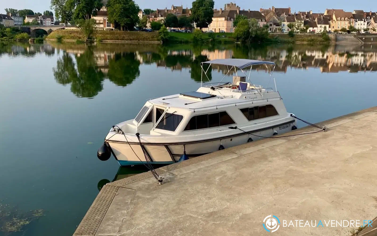 slider 1 Le Boat Cirrus