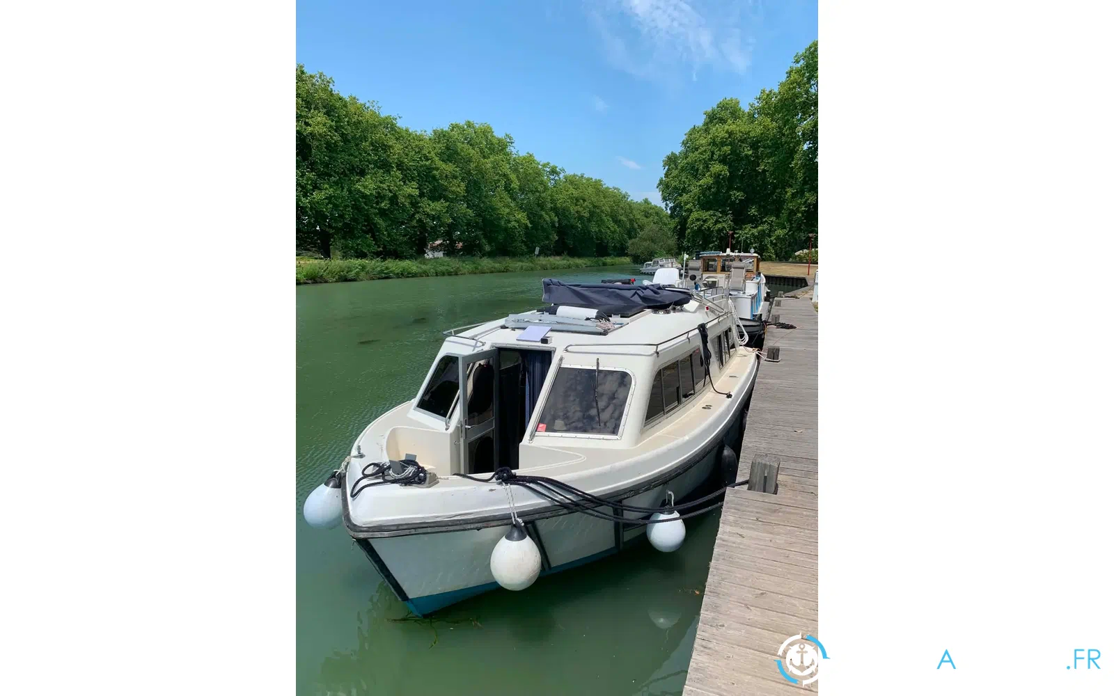 slider 27 Le Boat Cirrus