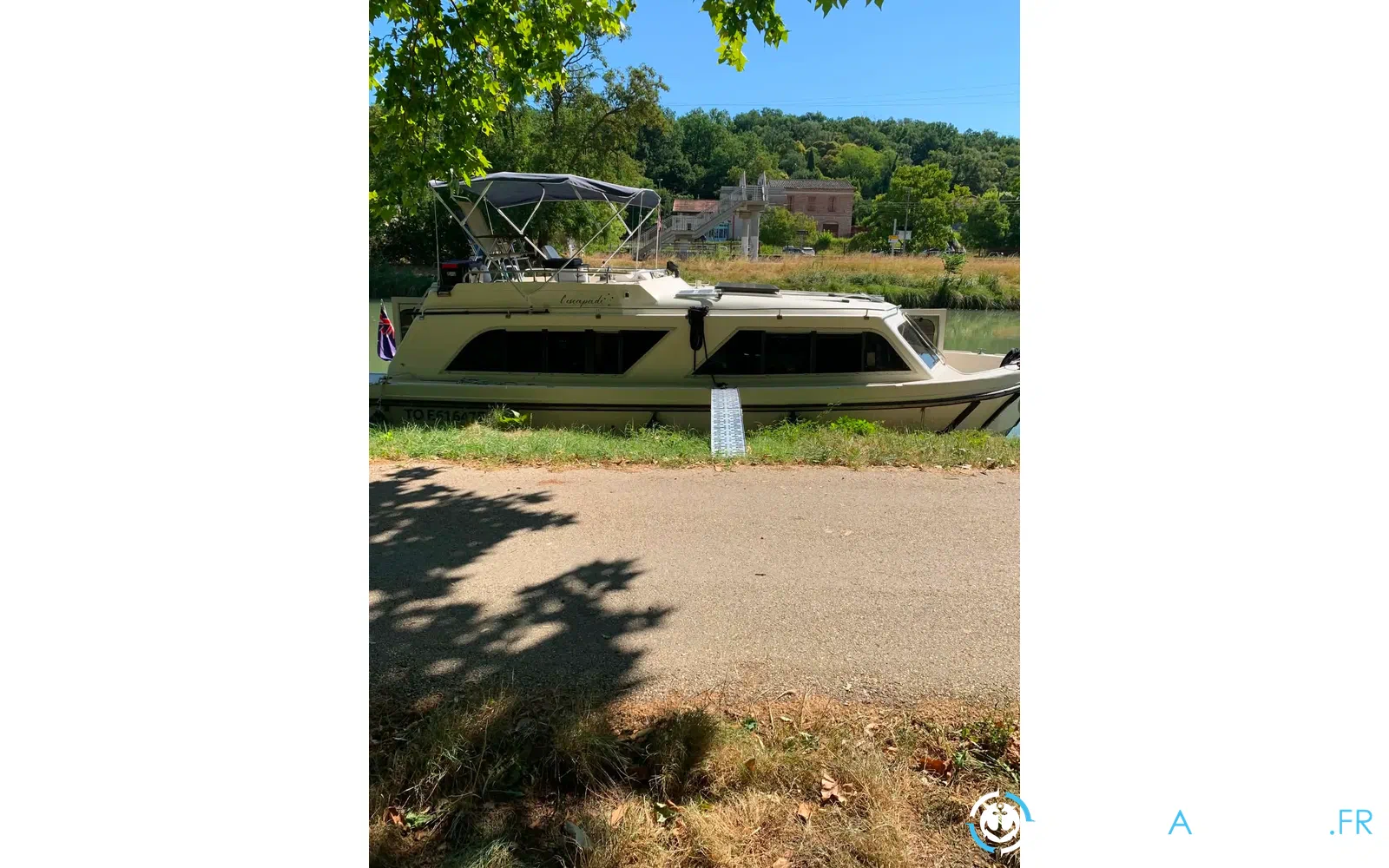 slider 33 Le Boat Cirrus