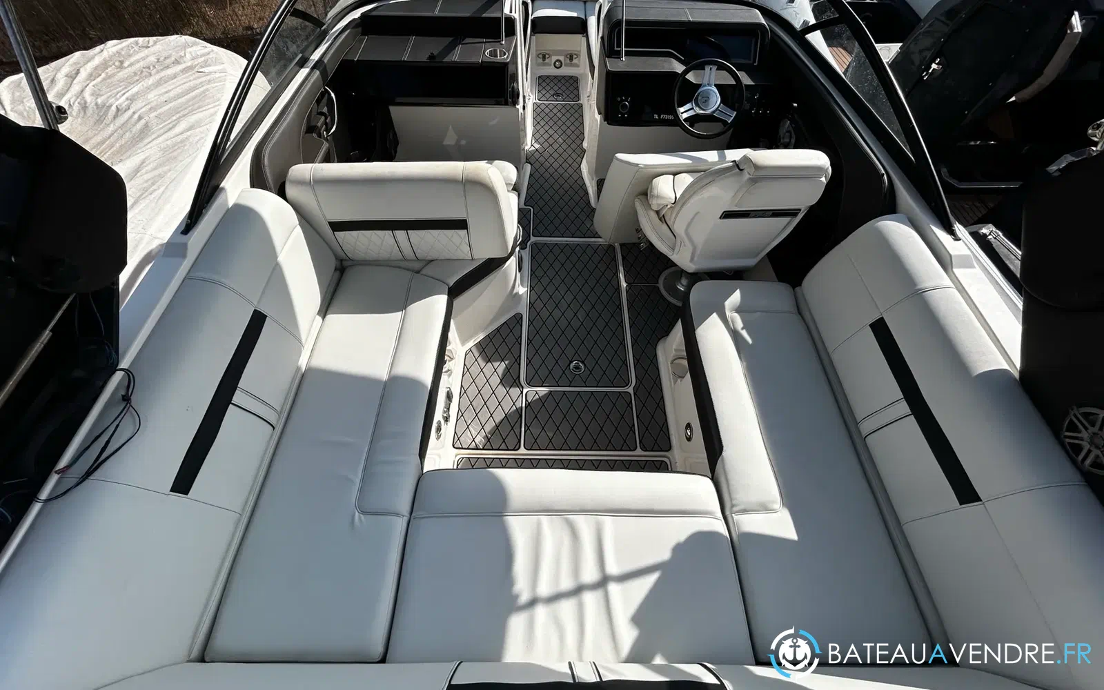slider 12 Sea Ray SLX-W 230