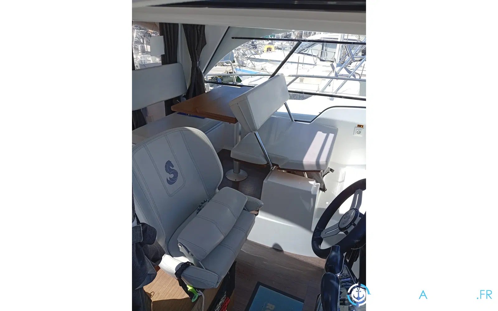 slider 8 Beneteau Antares 9 OB