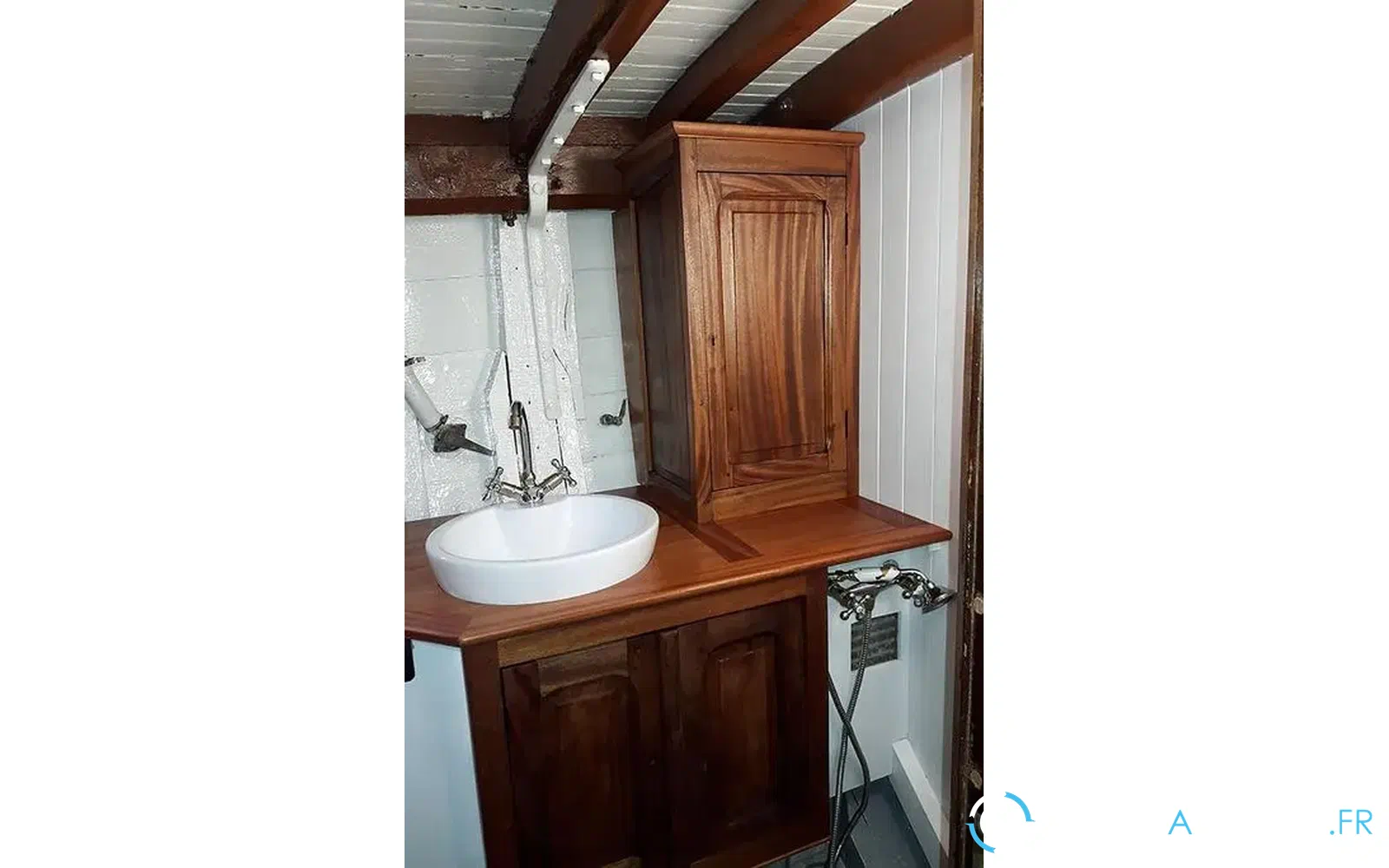 slider 11 Gill and Sons Yacht Classique