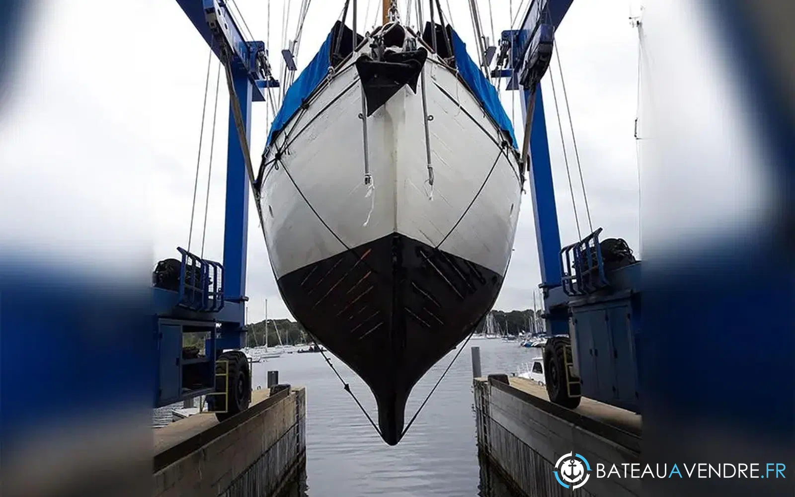 slider 12 Gill and Sons Yacht Classique