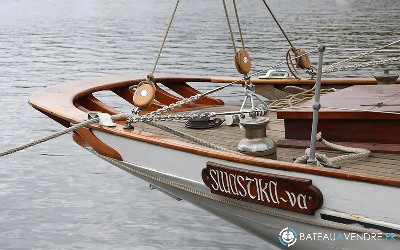 slider 3 Gill and Sons Yacht Classique