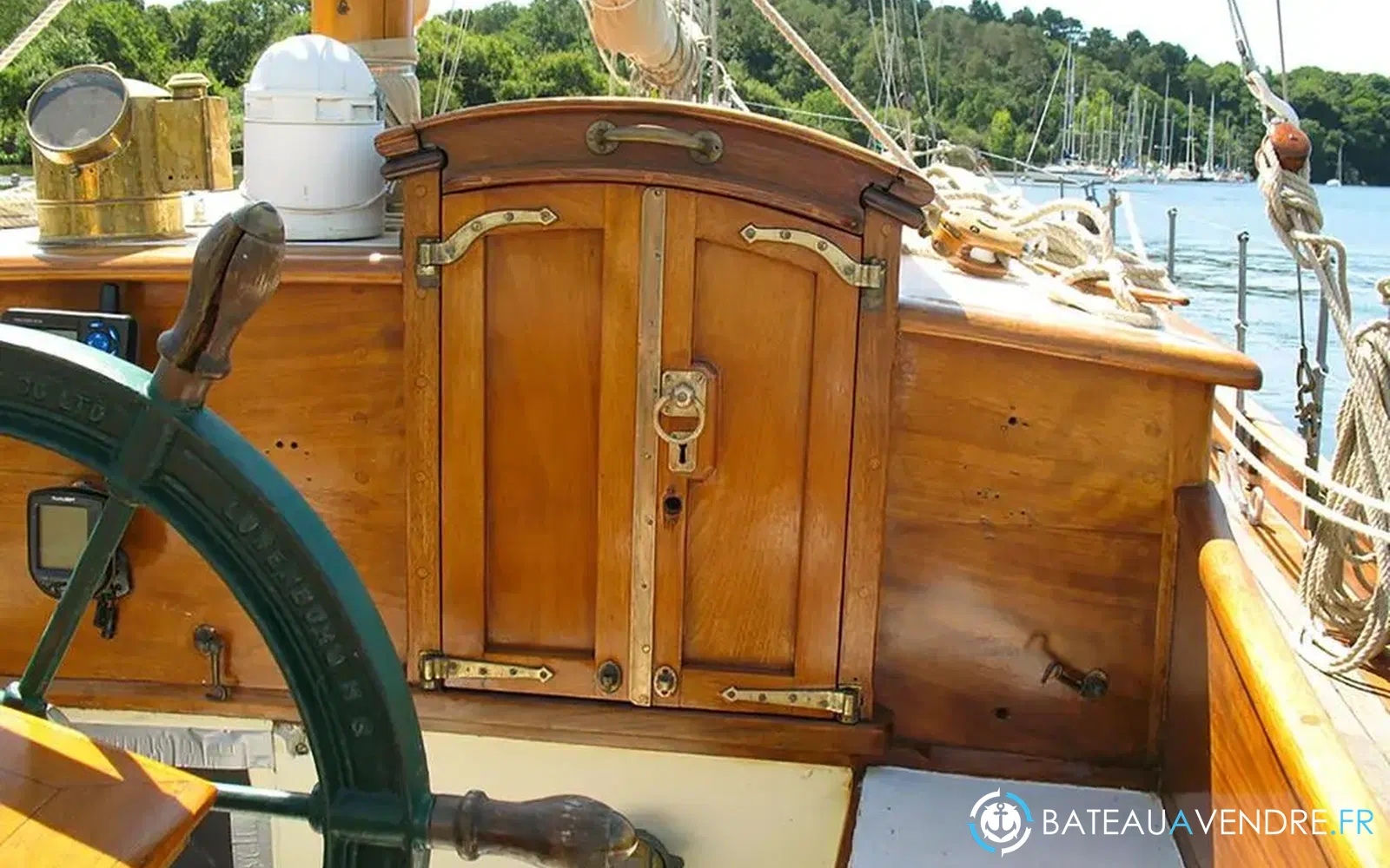 slider 5 Gill and Sons Yacht Classique