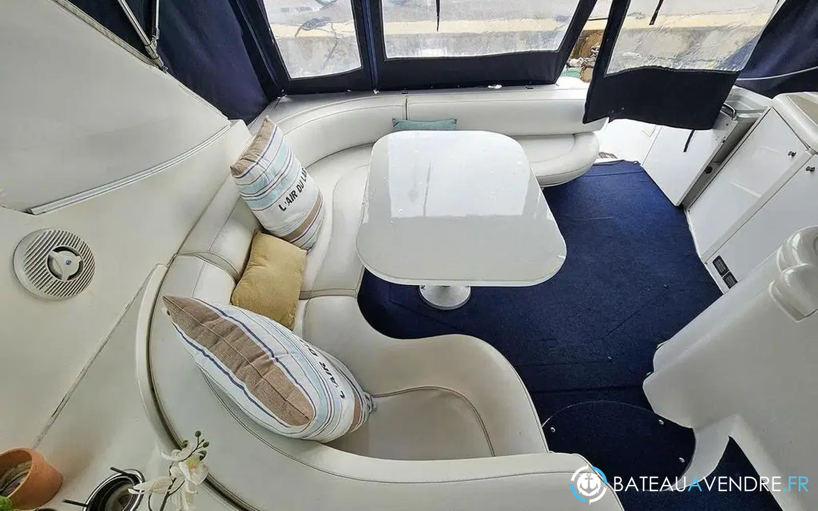 slider 9 Cruisers Yachts 4270 Esprit