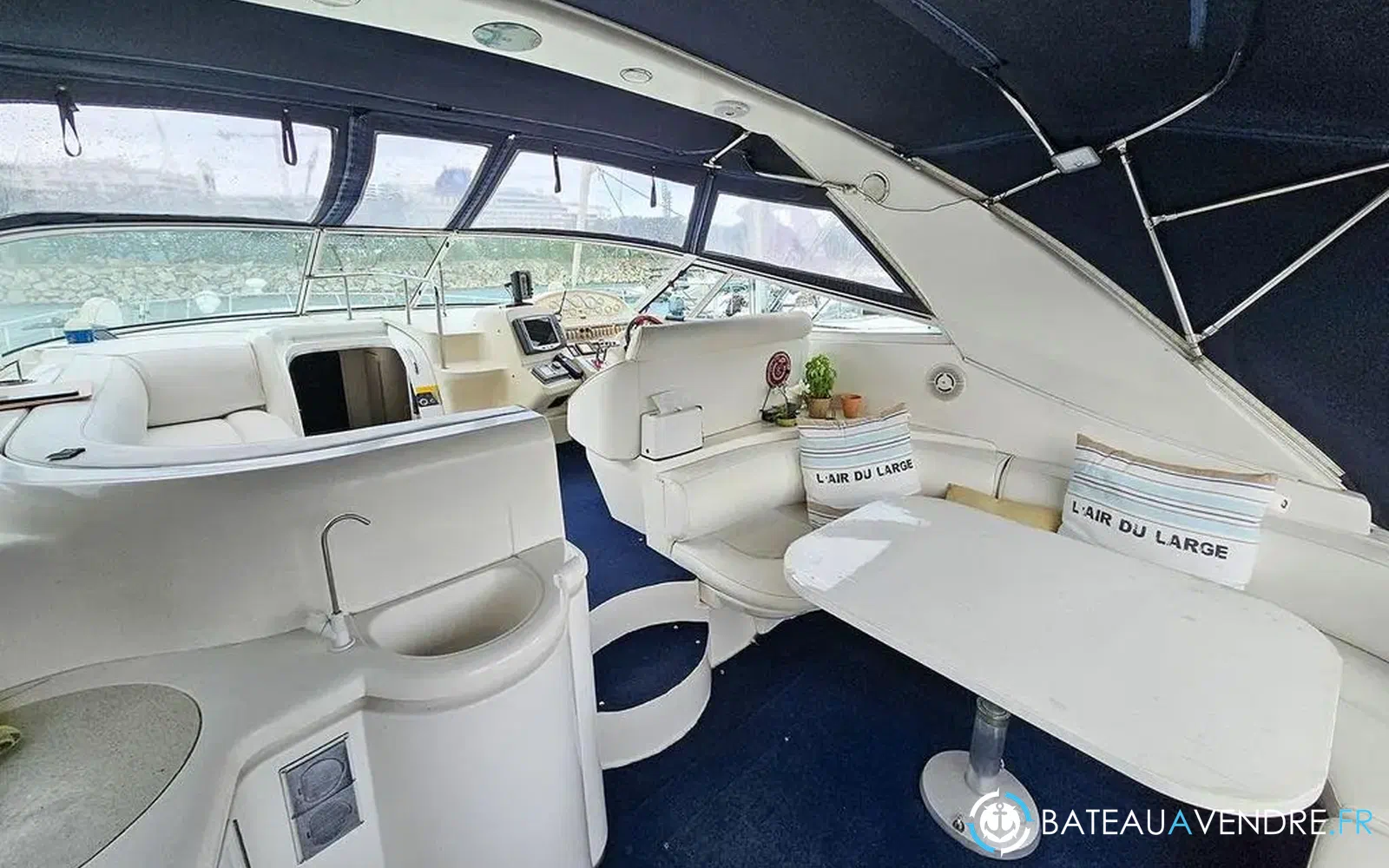 slider 10 Cruisers Yachts 4270 Esprit