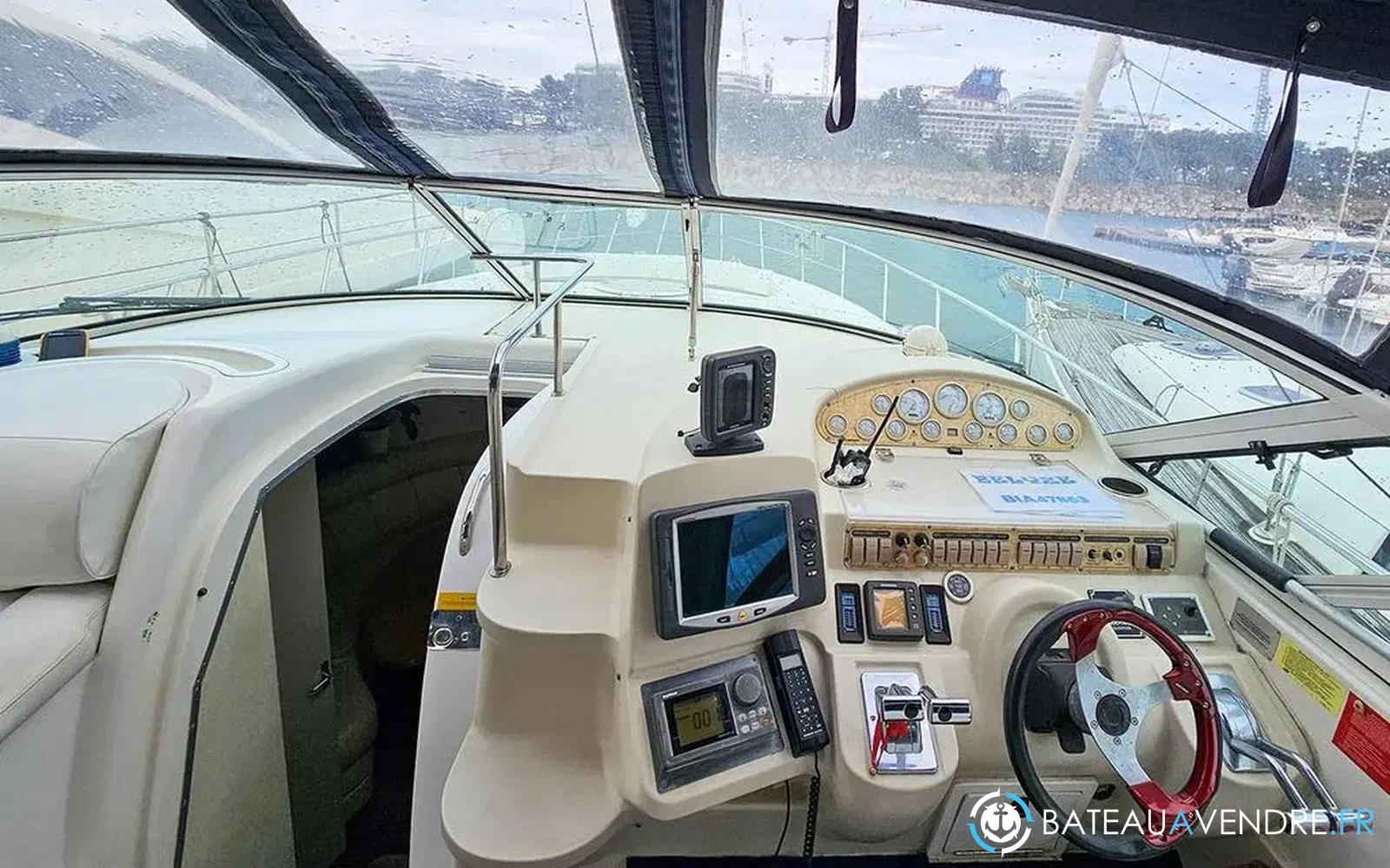 slider 15 Cruisers Yachts 4270 Esprit