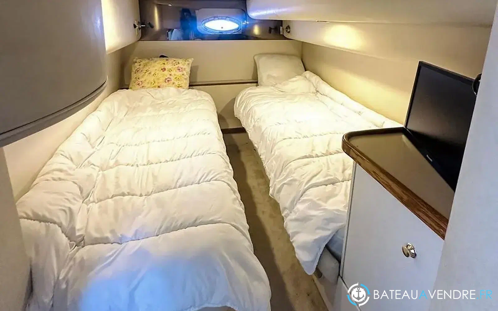slider 23 Cruisers Yachts 4270 Esprit