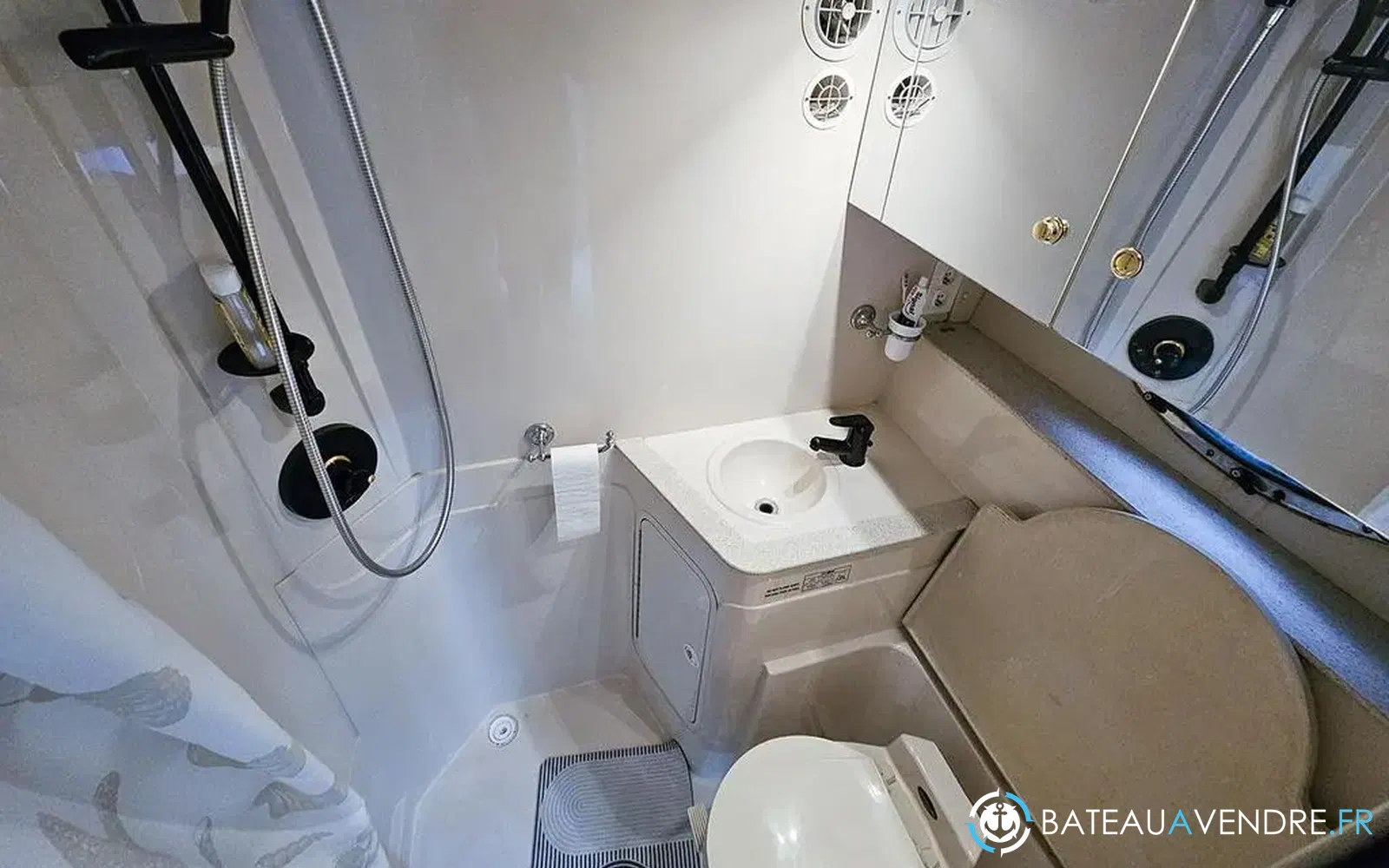 slider 24 Cruisers Yachts 4270 Esprit