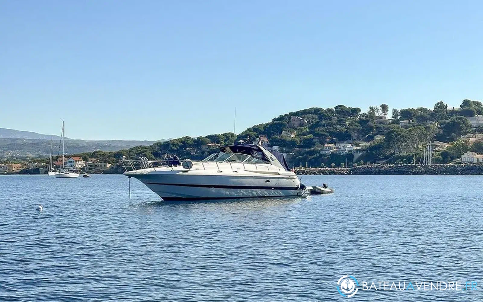 slider 30 Cruisers Yachts 4270 Esprit