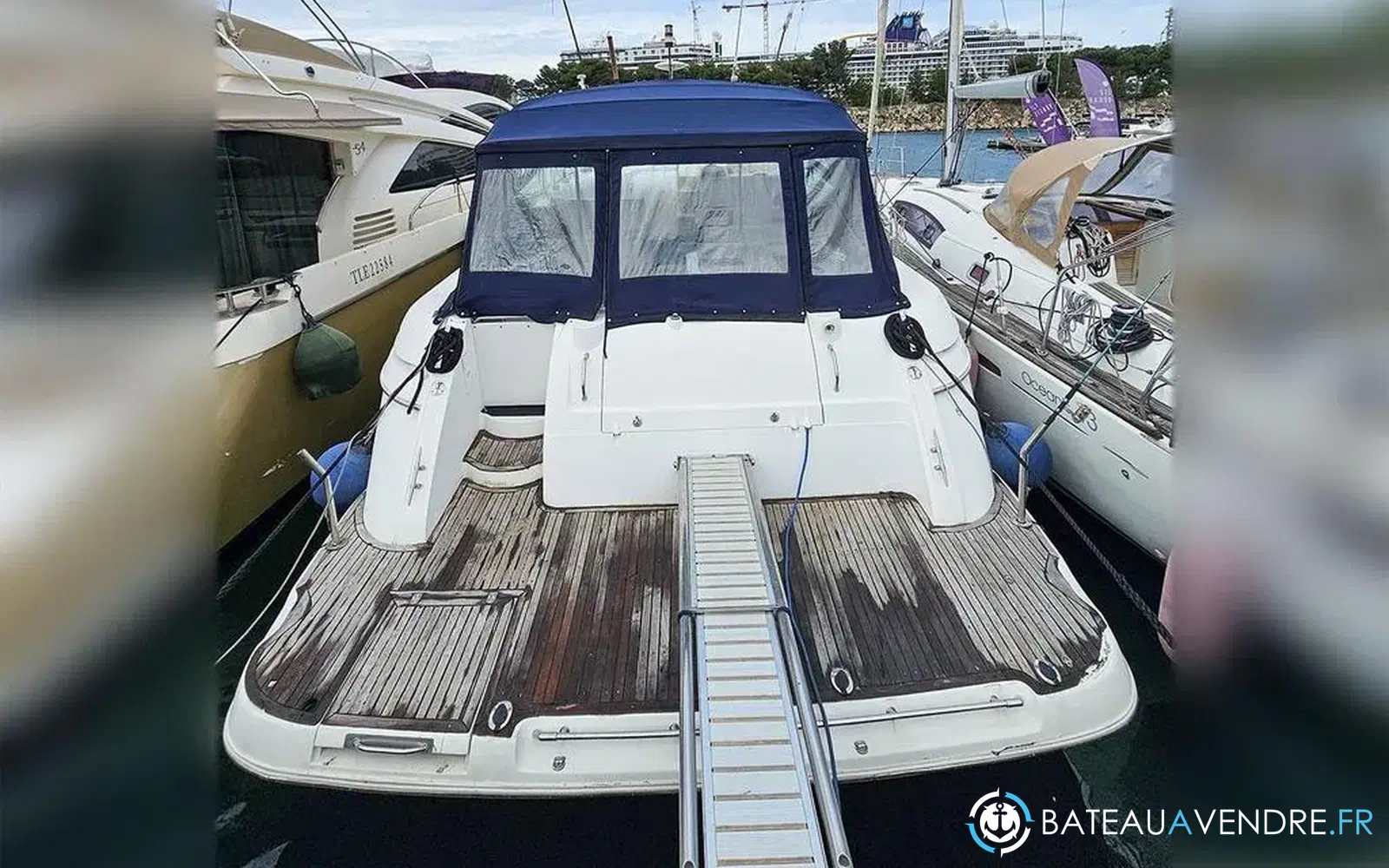 slider 3 Cruisers Yachts 4270 Esprit