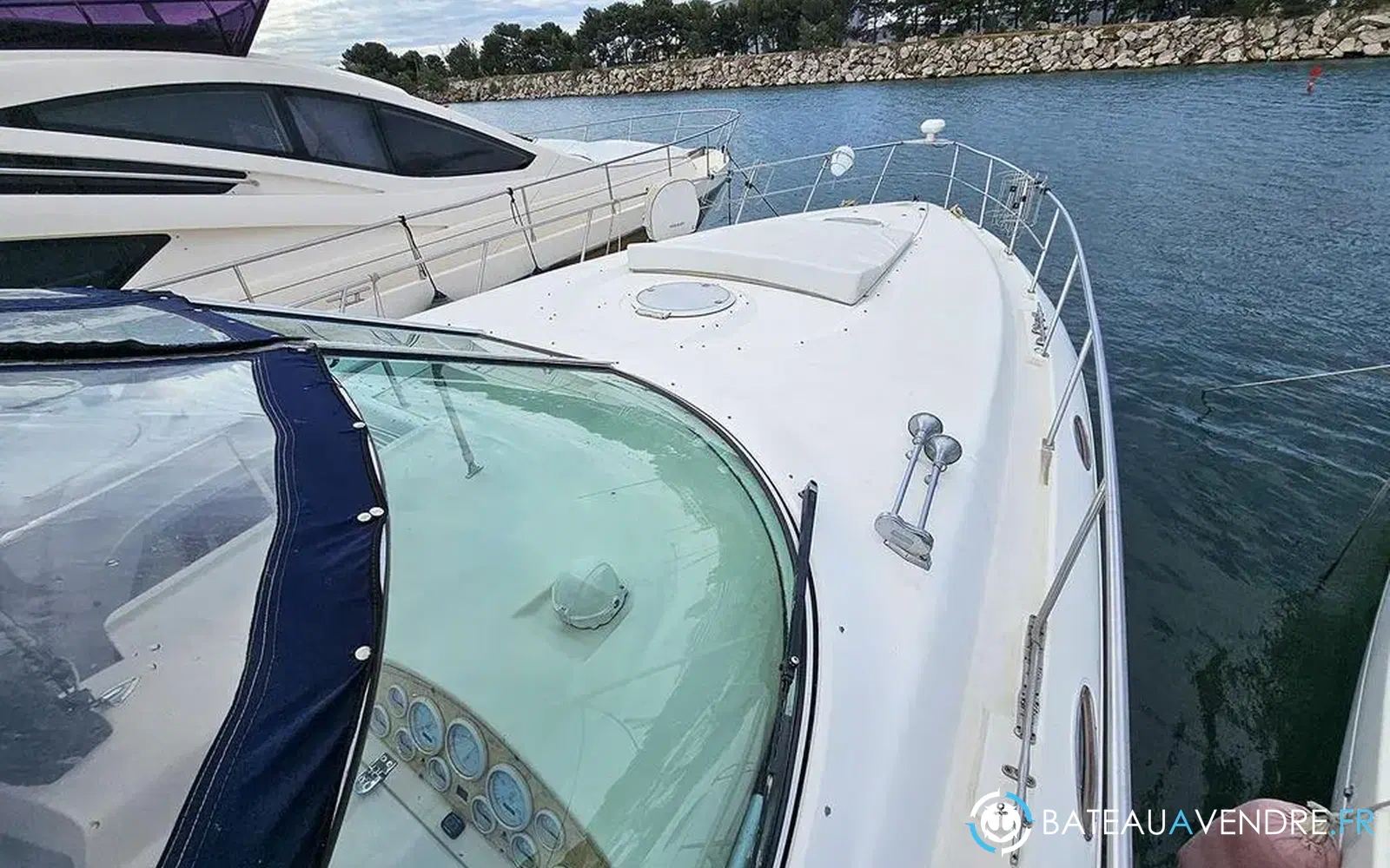slider 4 Cruisers Yachts 4270 Esprit