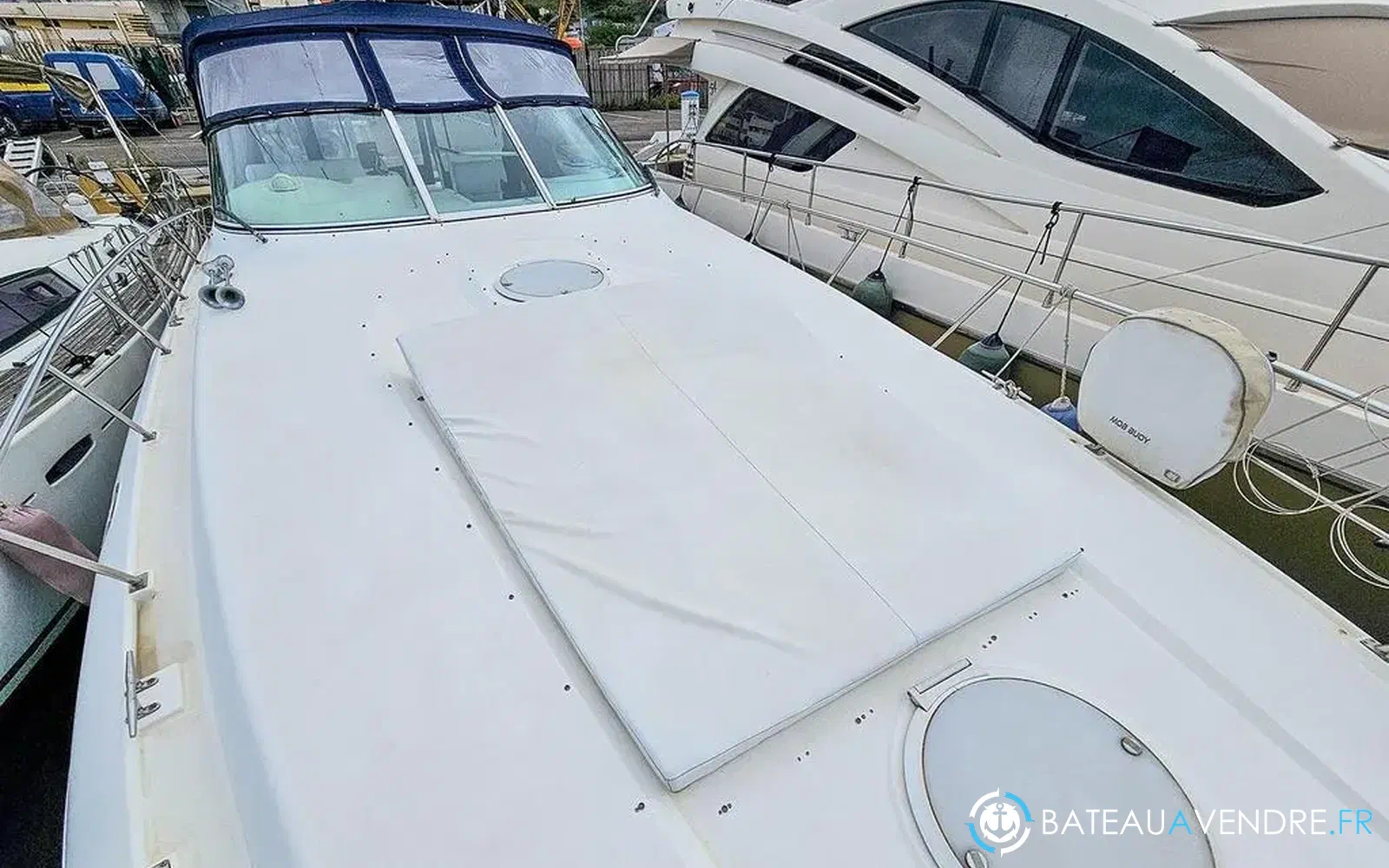 slider 5 Cruisers Yachts 4270 Esprit
