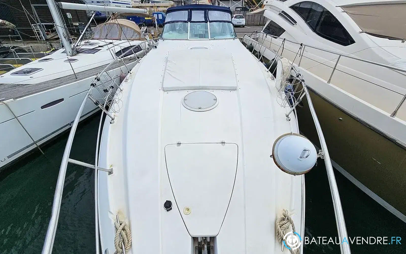 slider 6 Cruisers Yachts 4270 Esprit