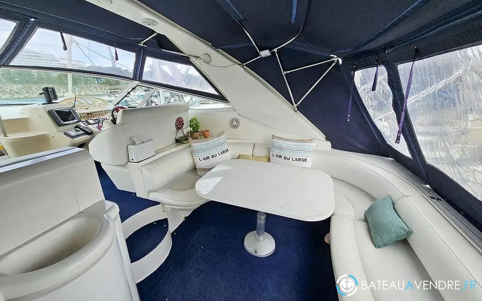 slider 7 Cruisers Yachts 4270 Esprit