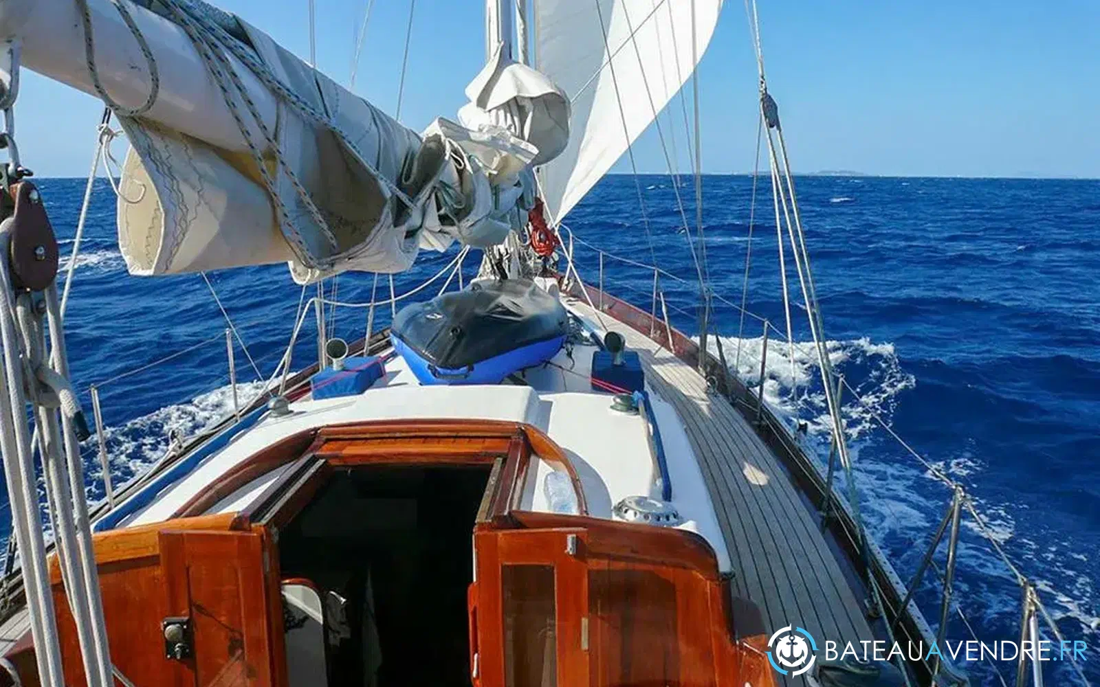 slider 1 Berthon Yachts Classique Plan Holman