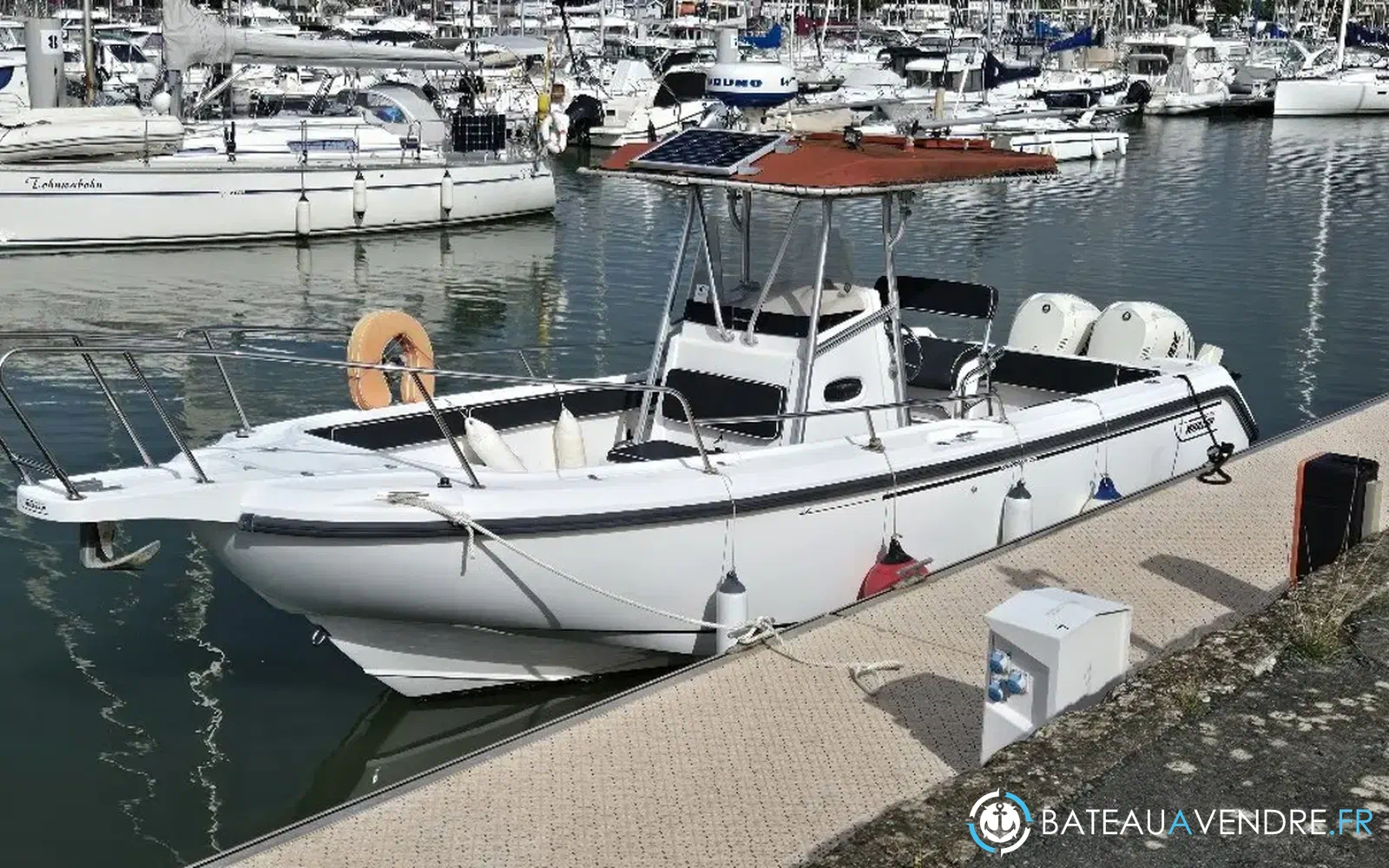 slider 0 Boston Whaler 26 Outrage