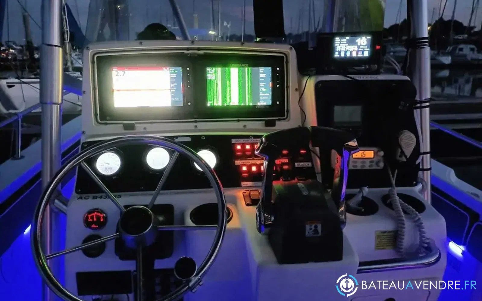 slider 10 Boston Whaler 26 Outrage