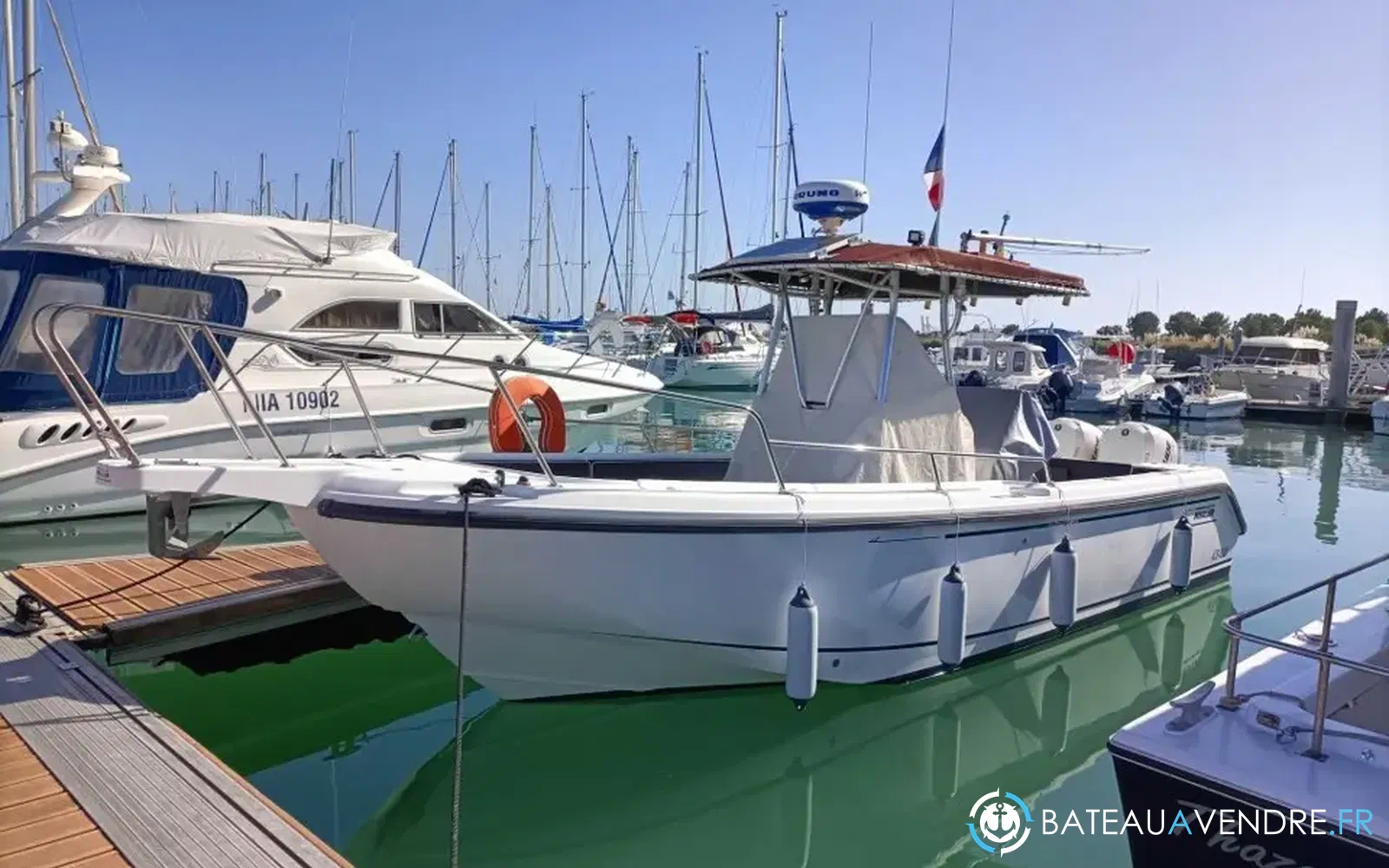 slider 1 Boston Whaler 26 Outrage