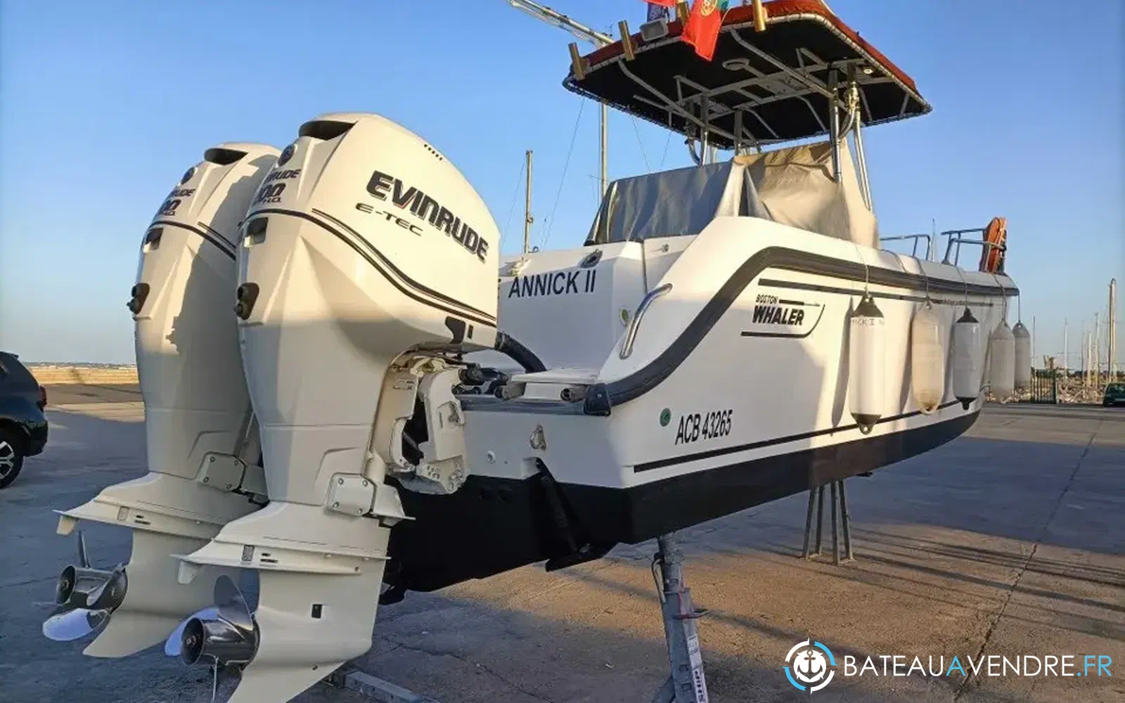 slider 3 Boston Whaler 26 Outrage