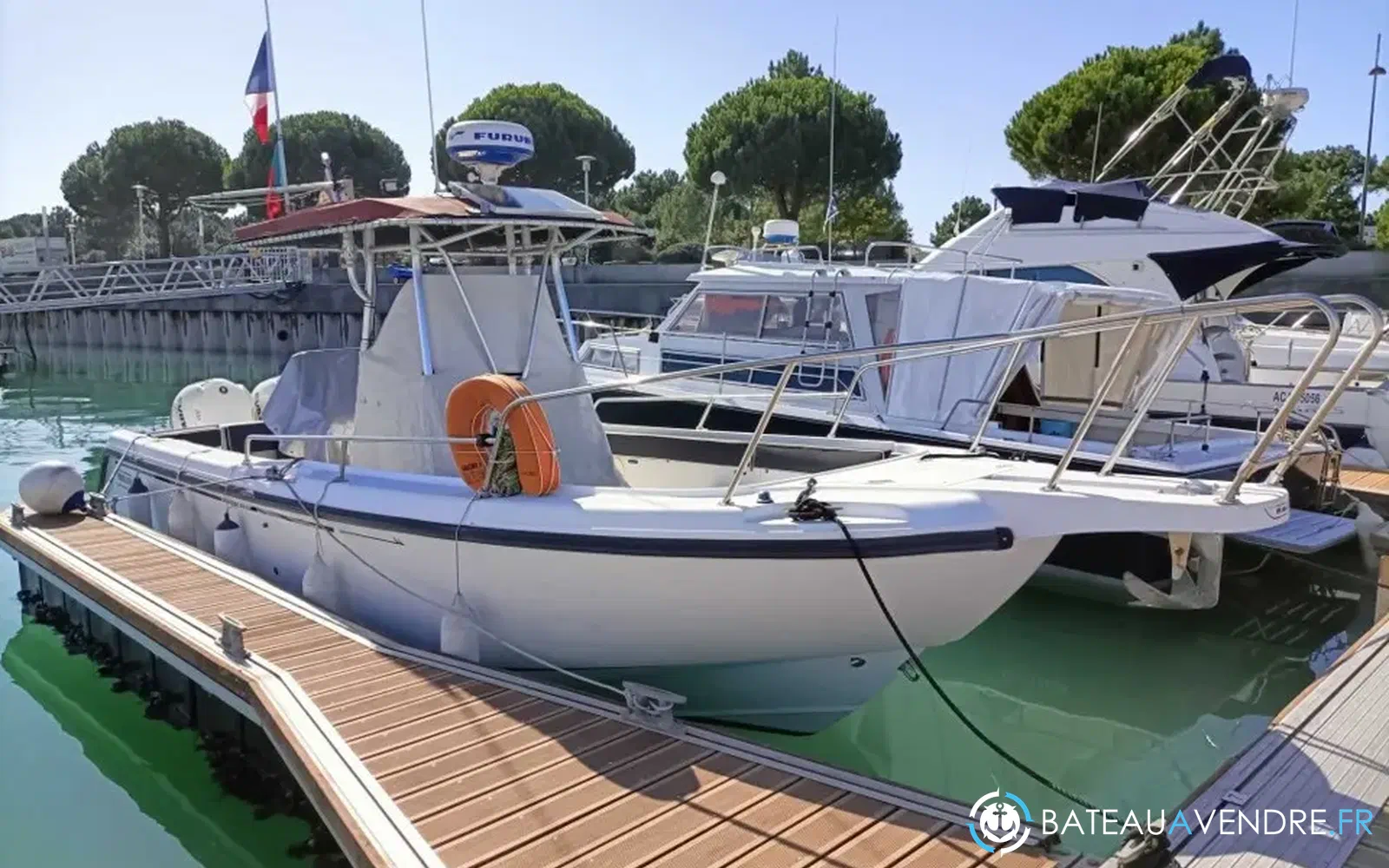 slider 5 Boston Whaler 26 Outrage