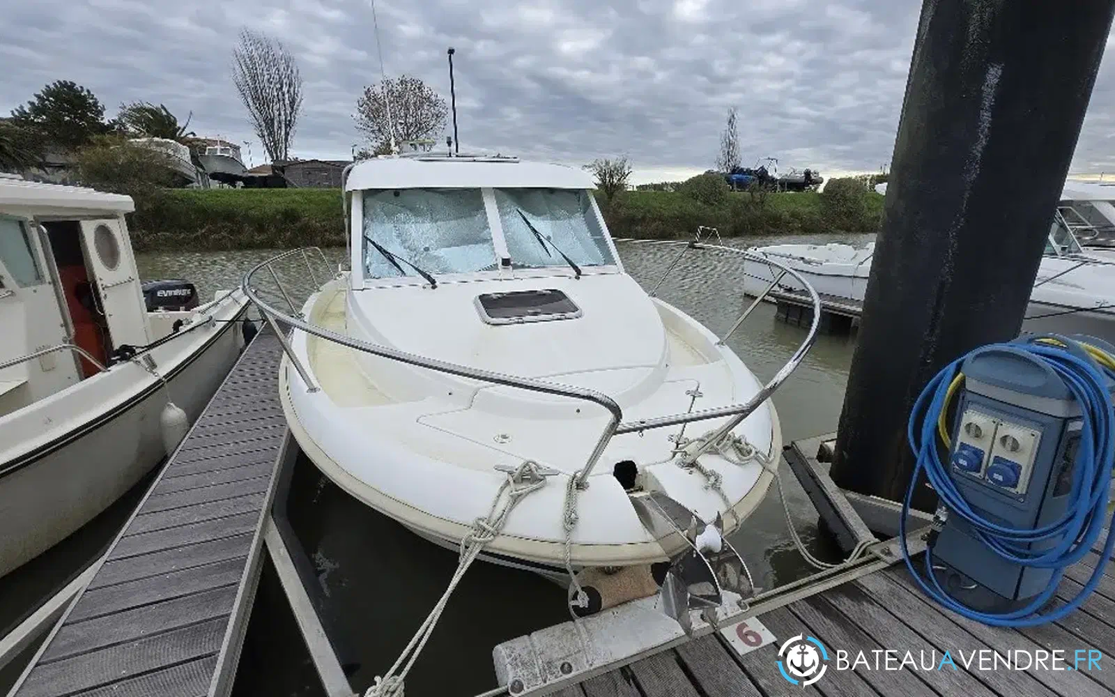 slider 1 Jeanneau Merry Fisher 725