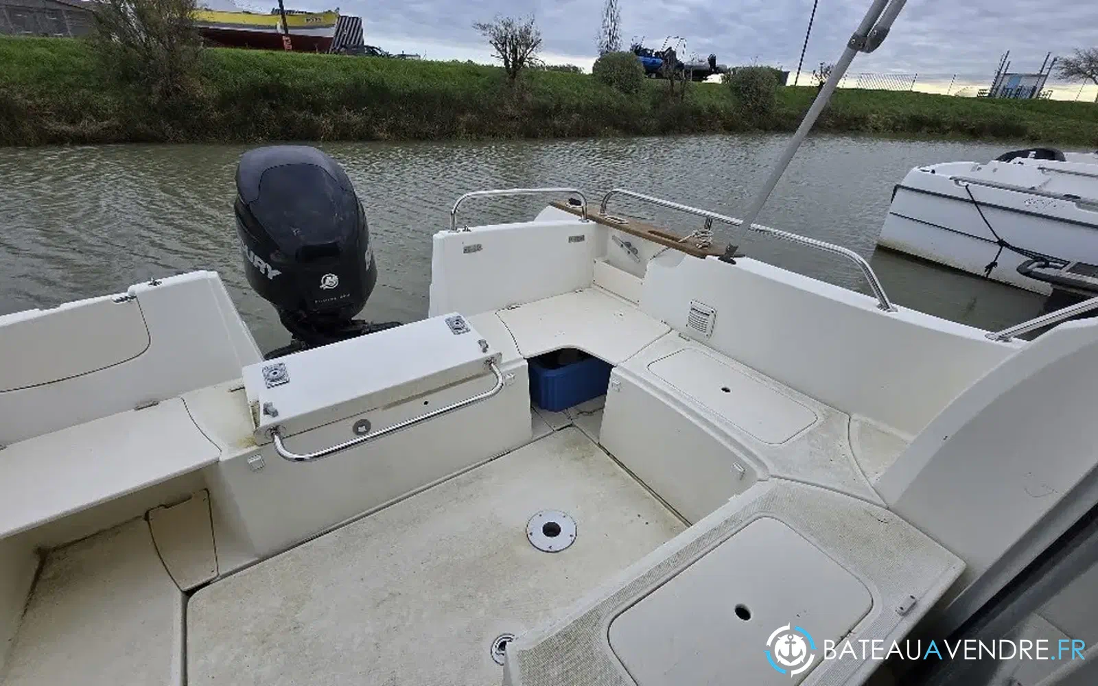 slider 3 Jeanneau Merry Fisher 725